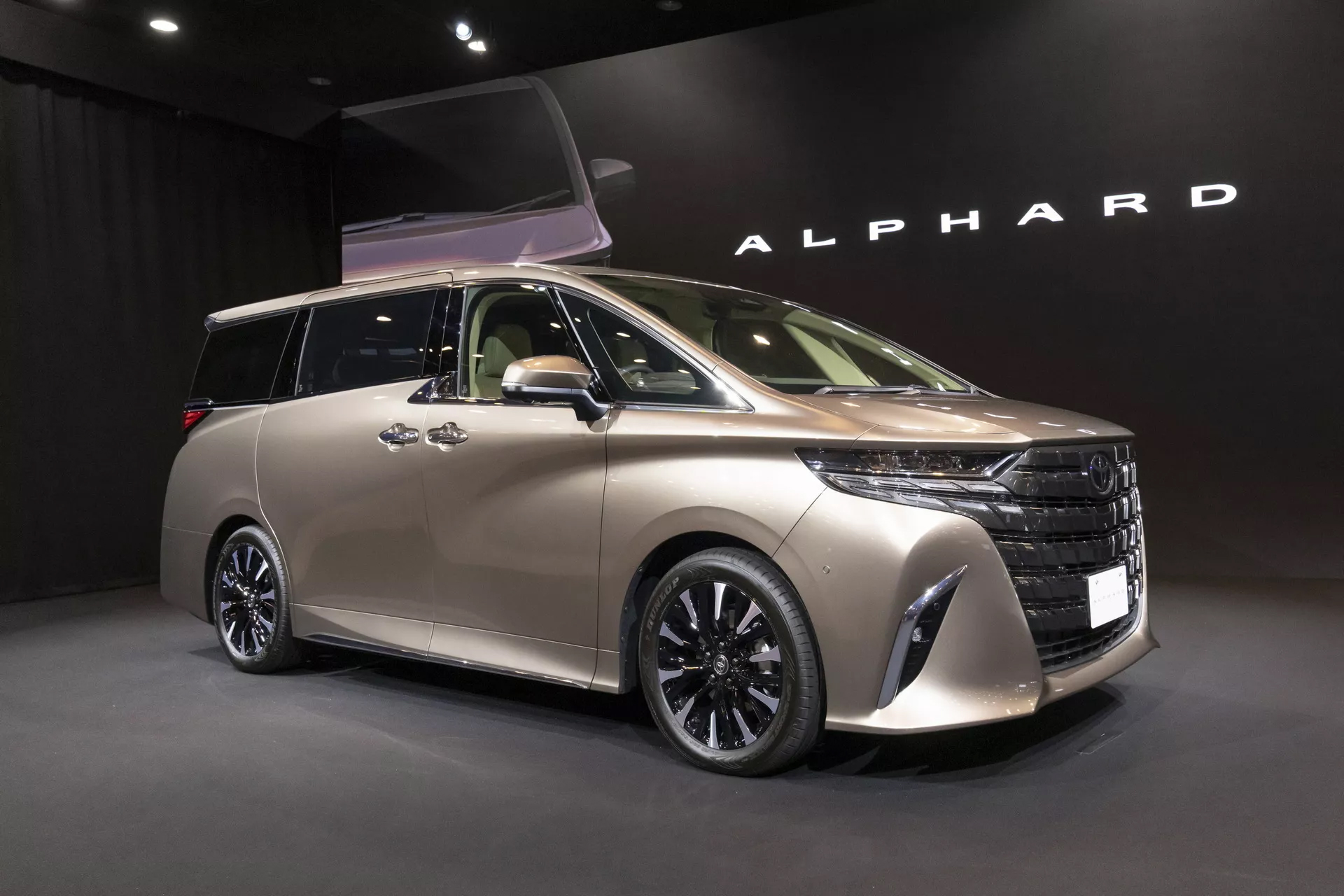 Ảnh thực tế Toyota Alphard và Vellfire 2024 toyota-alphard-and-vellfire-presentation-5.jpg