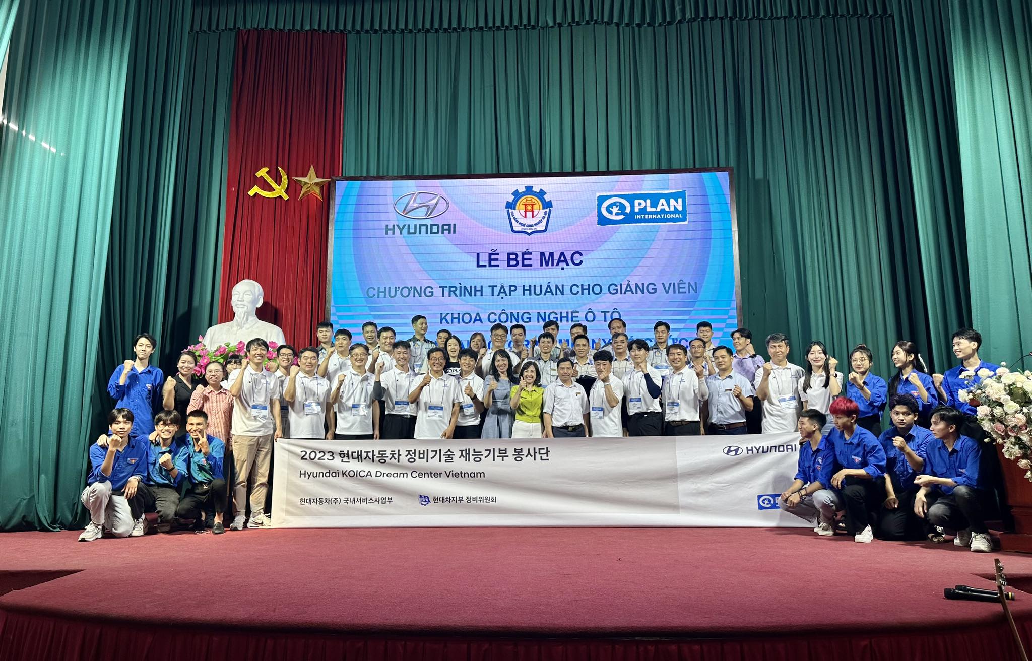 Hyundai Motor trao chứng nhận chương trình đào tạo Giảng viên kĩ thuật ô tô tại Việt Nam