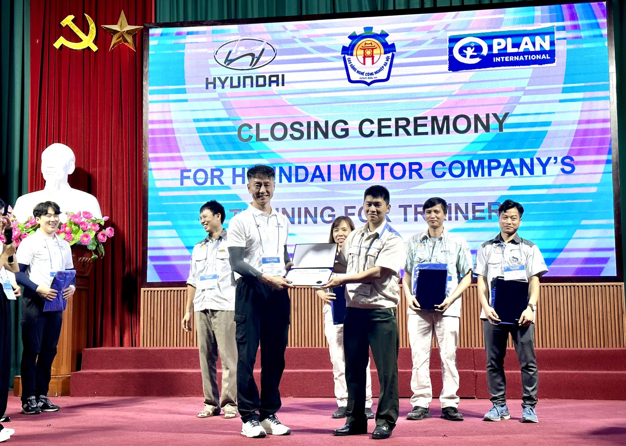 Hyundai Motor trao chứng nhận chương trình đào tạo Giảng viên kĩ thuật ô tô tại Việt Nam hyundai-02.jpeg