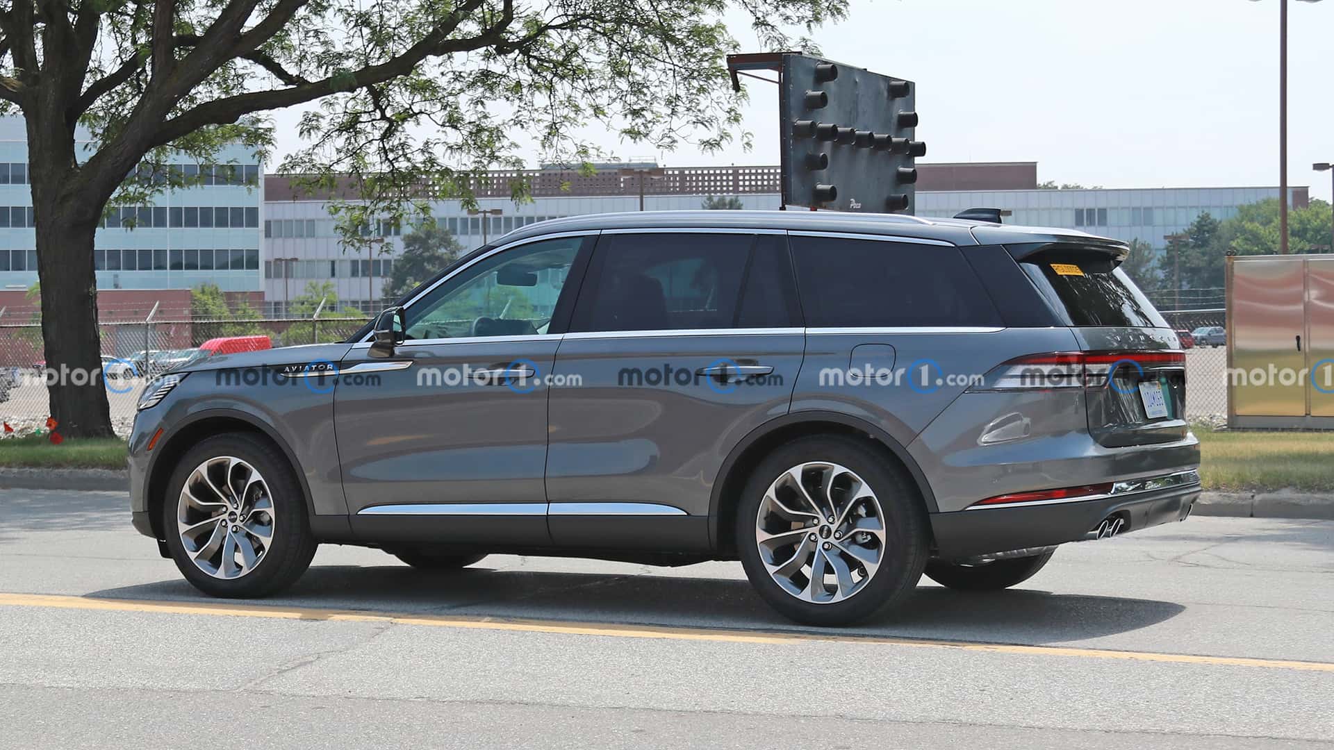 2024-lincoln-aviator-spy-photos-3.jpg