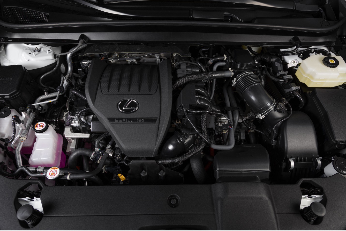 Trải nghiệm Lexus RX500h F Sport Performance cùng Nguyễn Thái Dương - HLV trưởng đội tuyển Golf Việt Nam lexus-rx500h-01.jpg