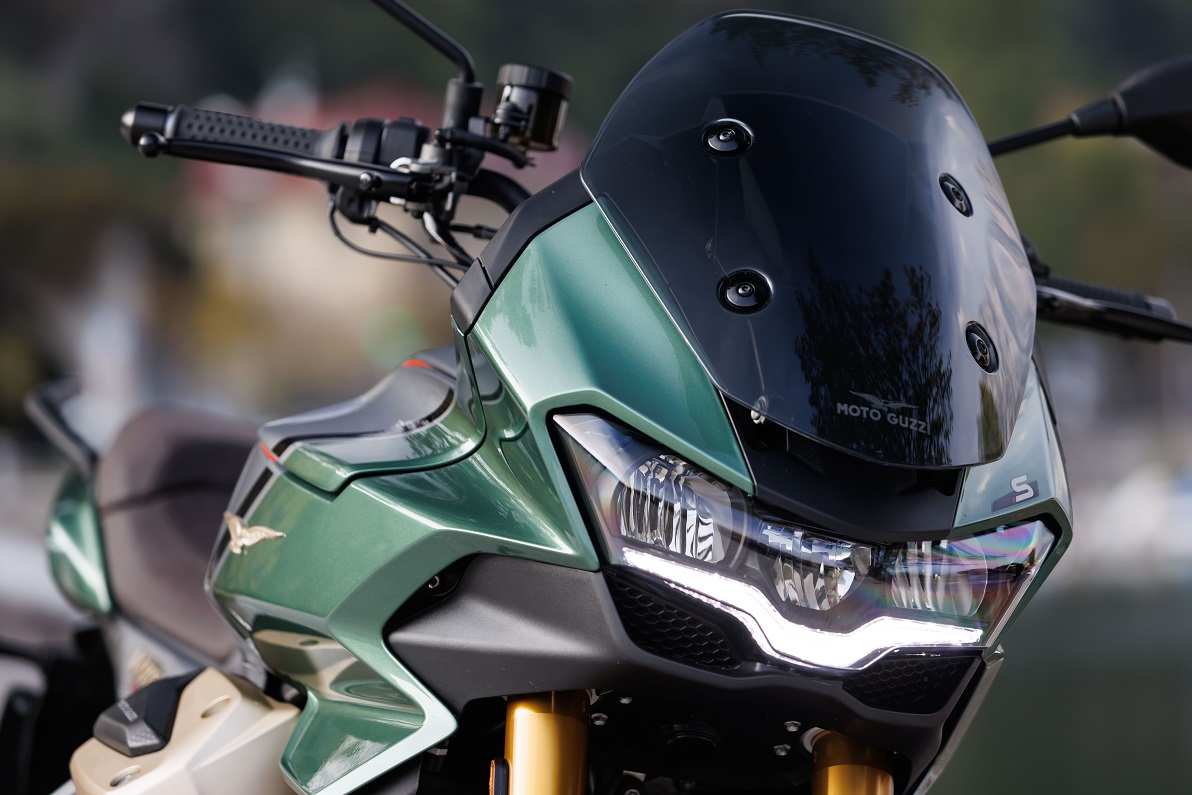 Moto Guzzi V100 Mandello: The world's first motorcycle to implement v100-mandello-s-verde-2121-action-road.jpg