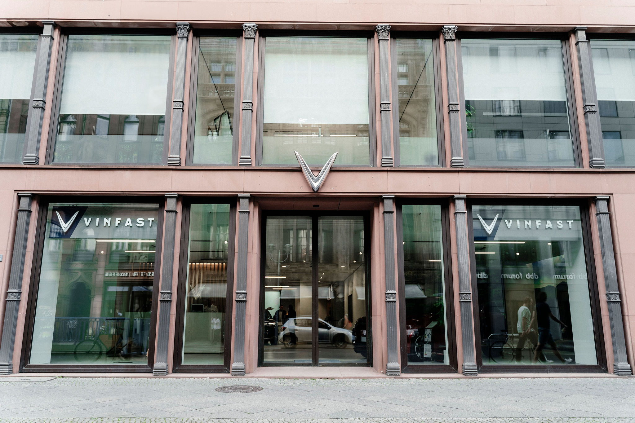 VinFast khai trương cửa hàng tại thành phố Berlin berlin-showroom-01.jpeg