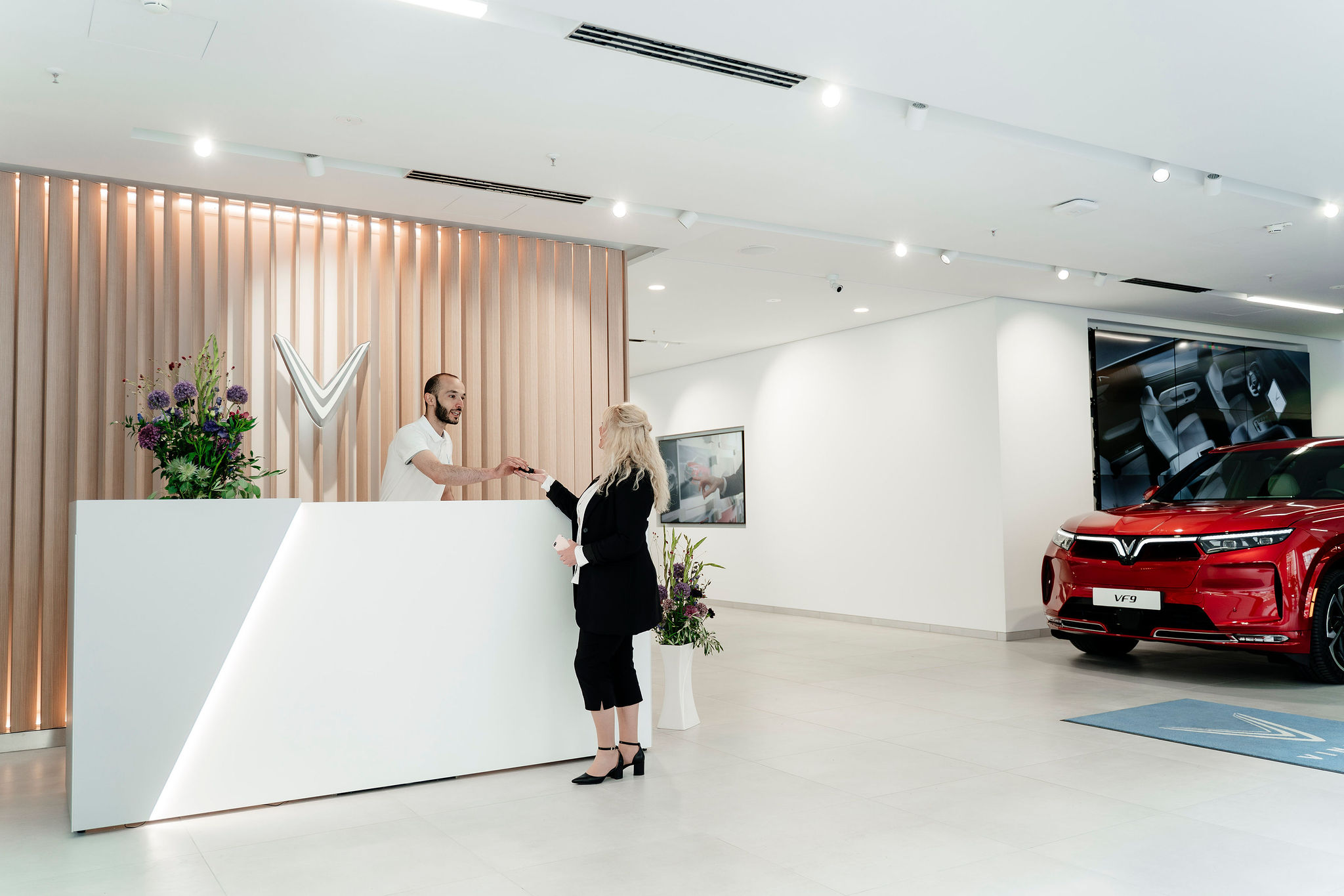VinFast khai trương cửa hàng tại thành phố Berlin berline-showroom-03.jpeg