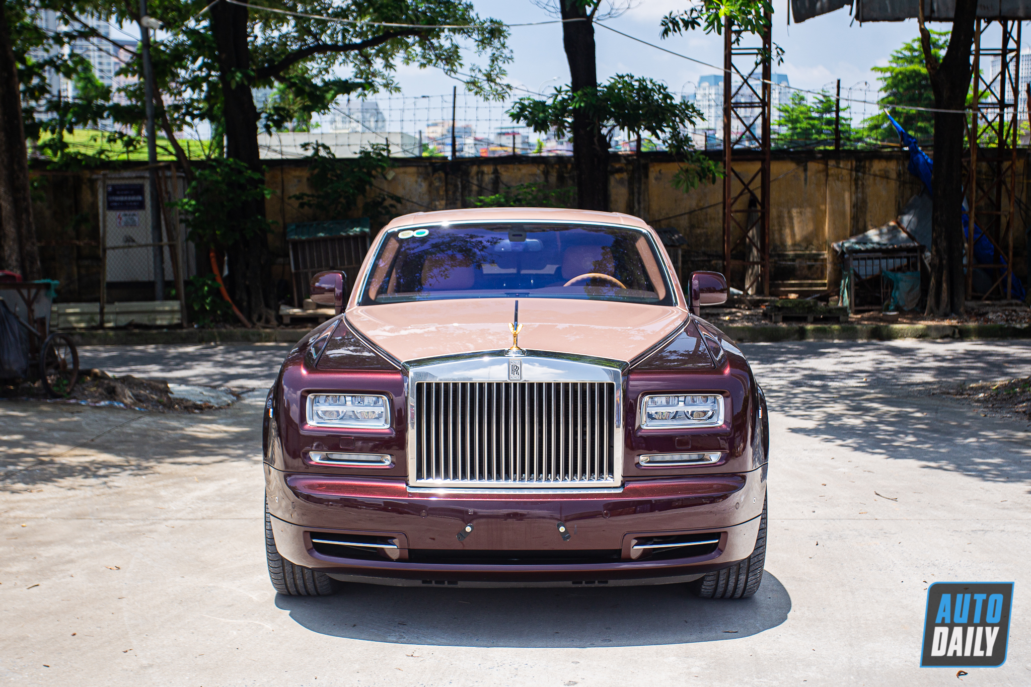 Rolls-Royce Phantom Lửa Thiêng có giá gần 25 tỷ đồng sau 8 năm về nước phantom-lua-thieng-4.JPG