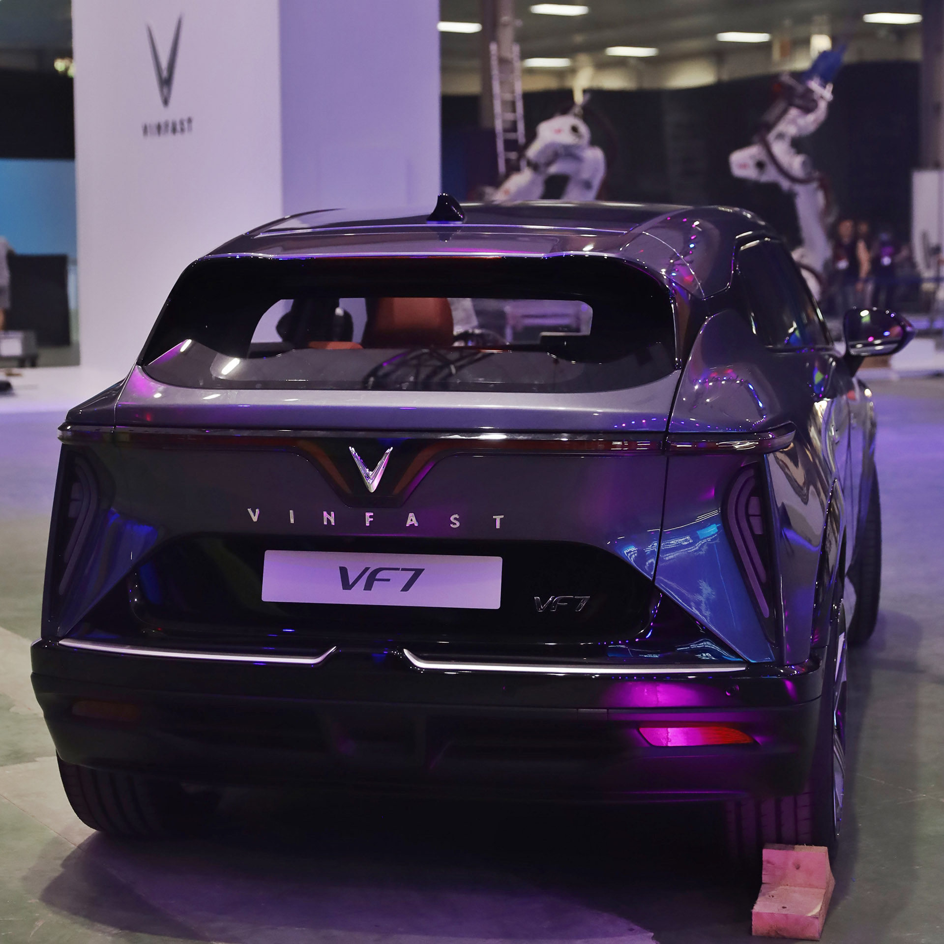 VinFast ra mắt ô tô điện VF 3, VF 6, VF 7 và xe đạp điện tại Việt Nam vf7-03.jpeg