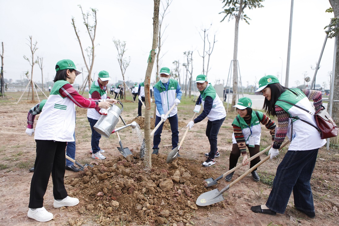 Honda Việt Nam hướng tới trung hòa carbon và không có tử vong do va chạm giao thông 14-honda-viet-nam-gop-phan-giam-thieu-co2-thong-qua-cac-hoat-dong-trong-cay-.jpg