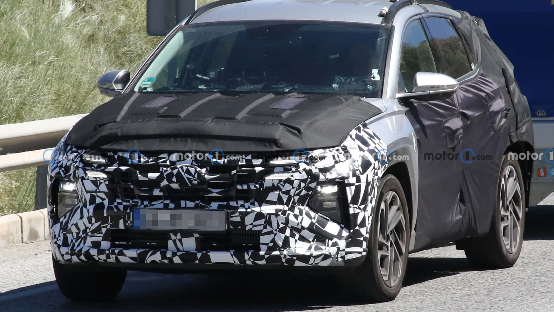 Hyundai Tucson Facelift spotted on test drive, promising to be launched soon hyundai-tucson-facelift-front-view-spy-photo.jpg