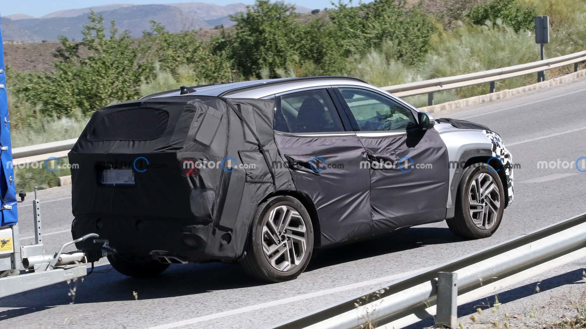 Hyundai Tucson Facelift spotted on test drive, promising to be launched soon hyundai-tucson-facelift-side-view-spy-photo-1.jpg