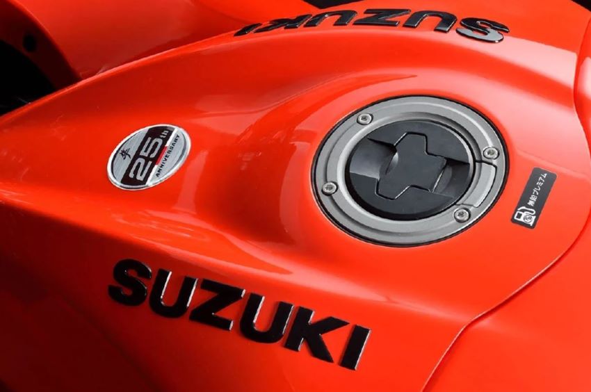 “Đại ưng” Suzuki Hayabusa phiên bản kỷ niệm 25 năm trình làng 2023-Suzuki-Hayabusa-25th-Anniversary-Edition (5).jpg