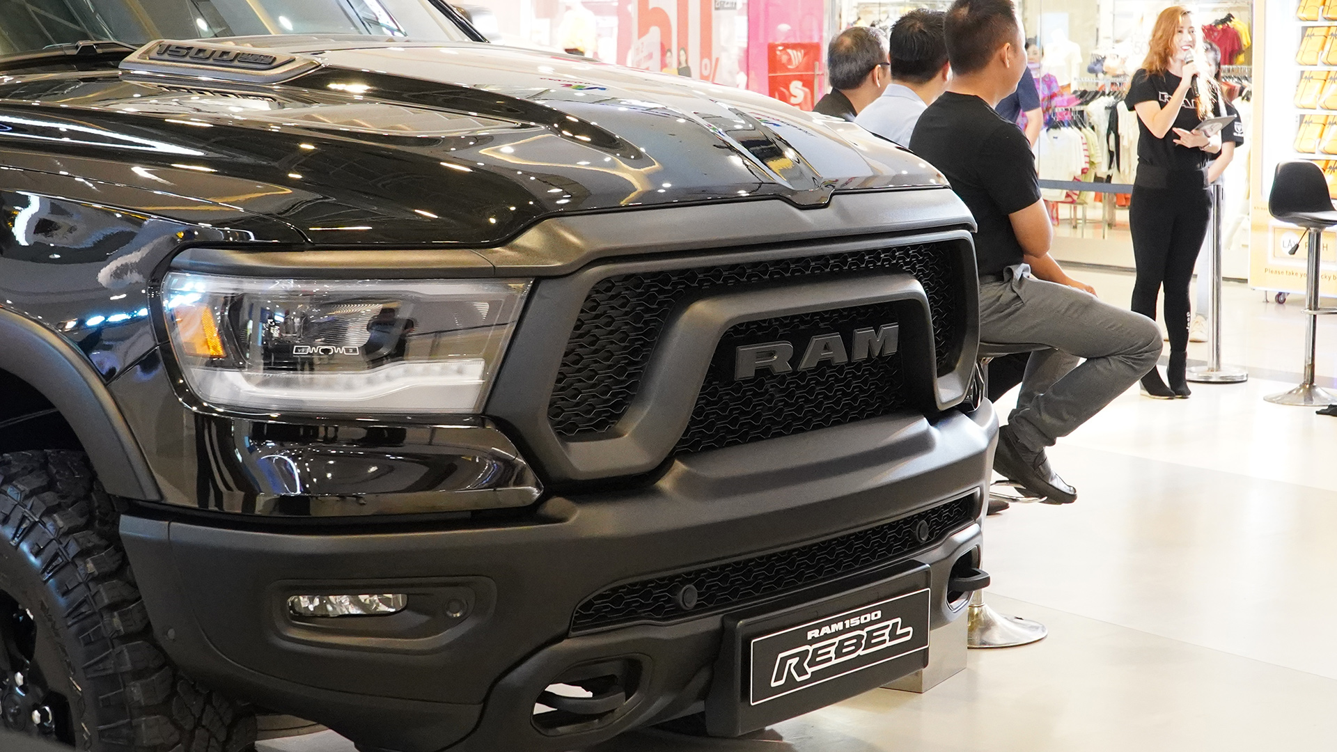 RAM 1500 Rebel ra mắt tại Việt Nam, giá hơn 5,1 tỷ ram-1500-rebel-01.jpg