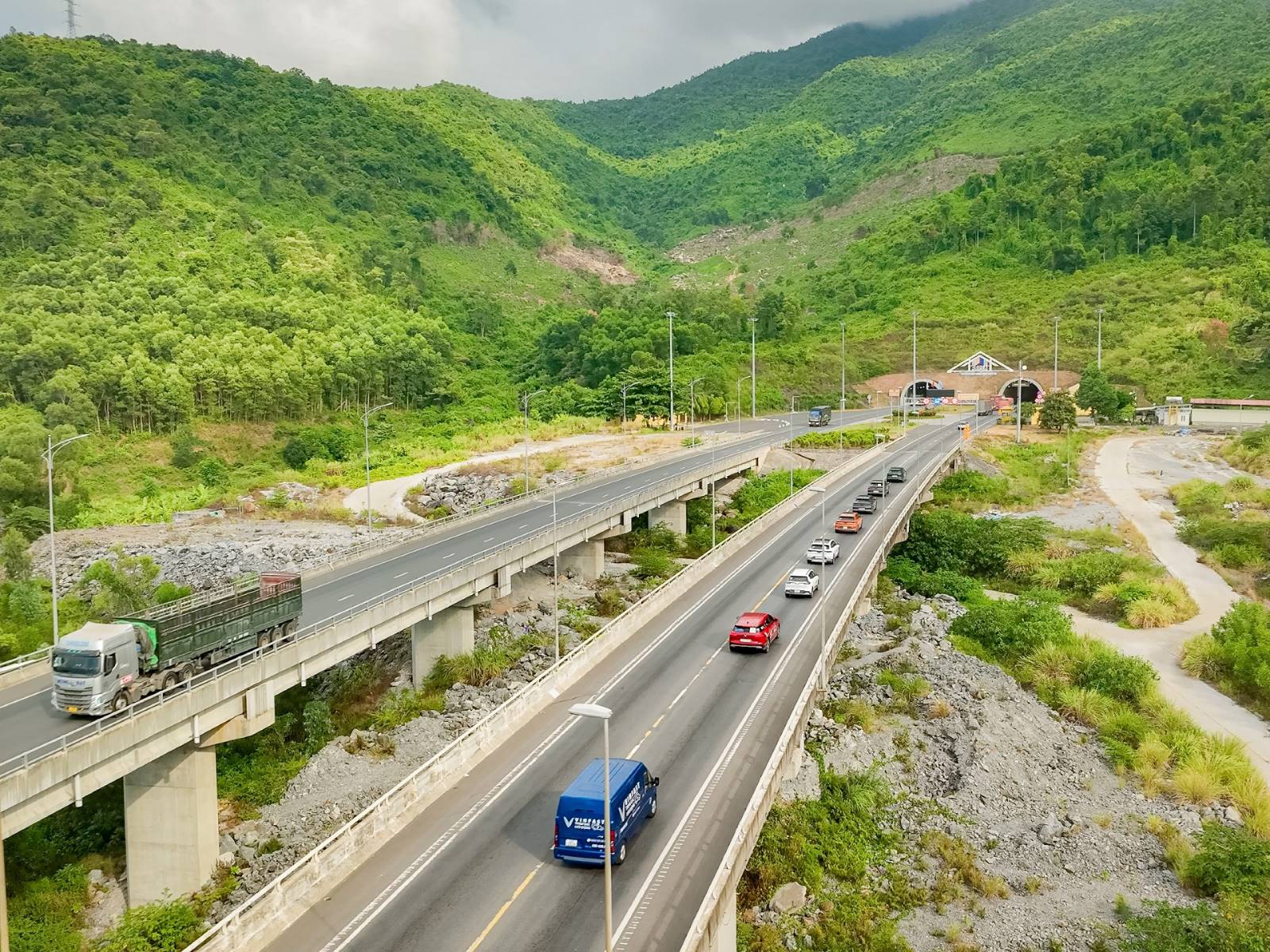 Cộng đồng VinFast 3 miền quy tụ trong sự kiện offline lớn nhất từ trước tới nay anh-9-doan-xe-di-chuyen-doc-nhung-cung-duong-dep-nhu-tranh-ve-cua-dat-nuoc.jpg