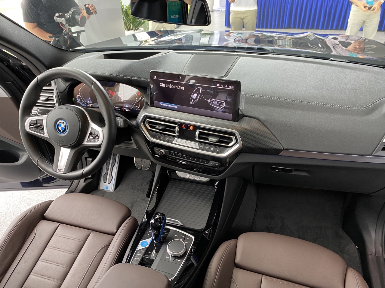 Electric car BMW iX3 and i4 officially launched in Vietnam BMW iX3 4.jpeg