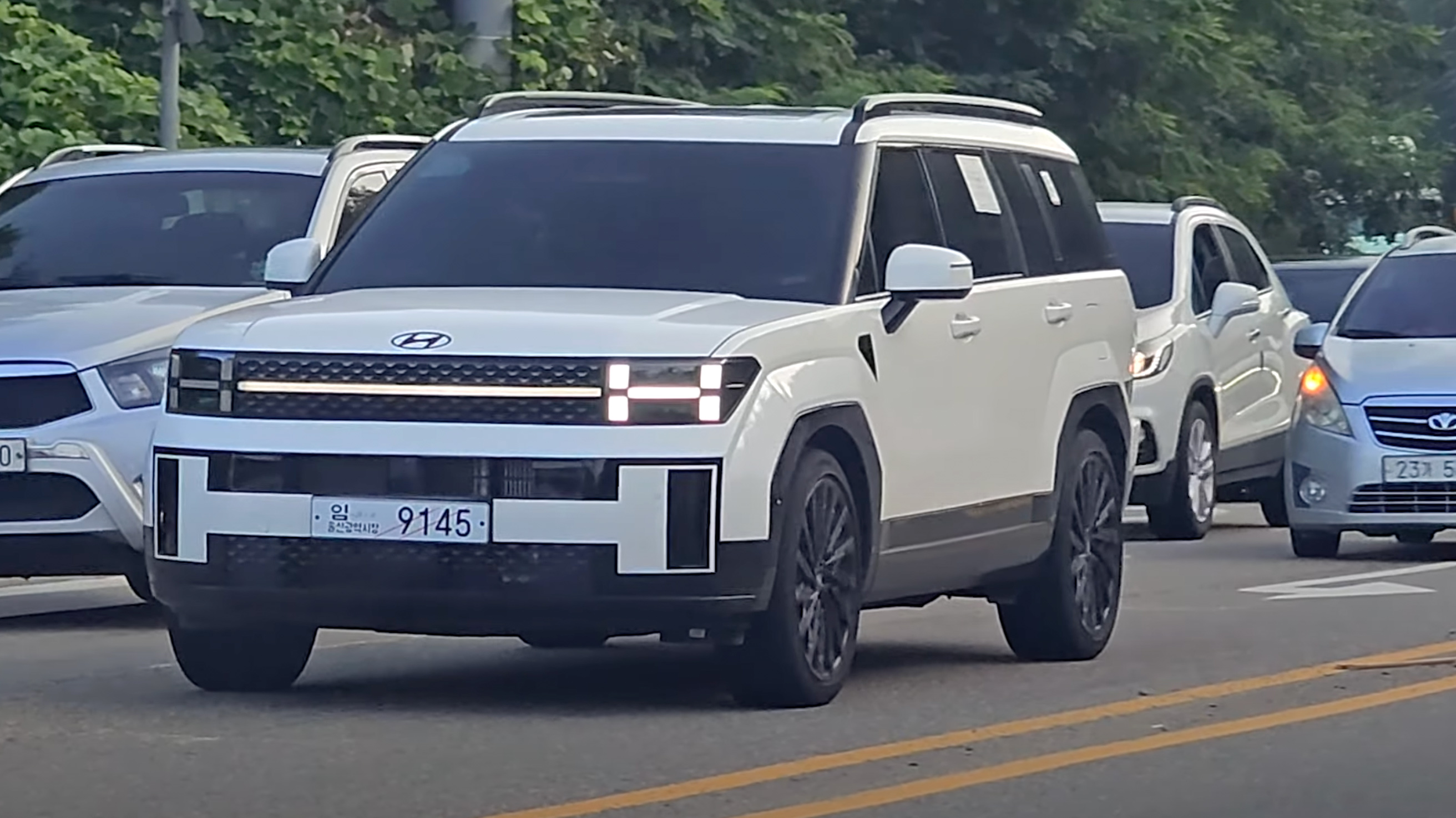 Close-up of the prominent appearance of the 2024 Hyundai Santa Fe on the street