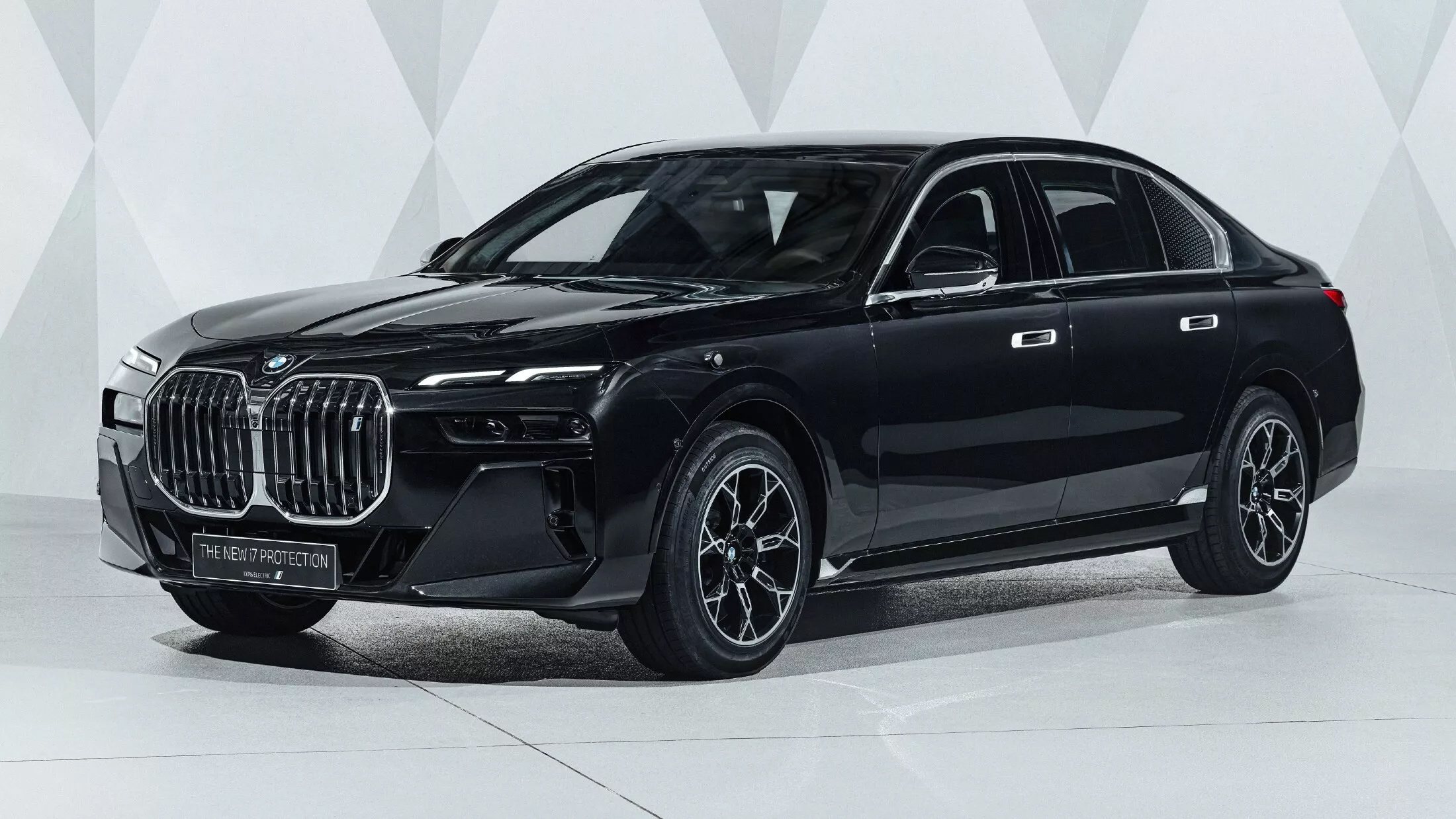 BMW ra mắt phiên bản chống đạn của i7 và 7 Series hoàn toàn mới