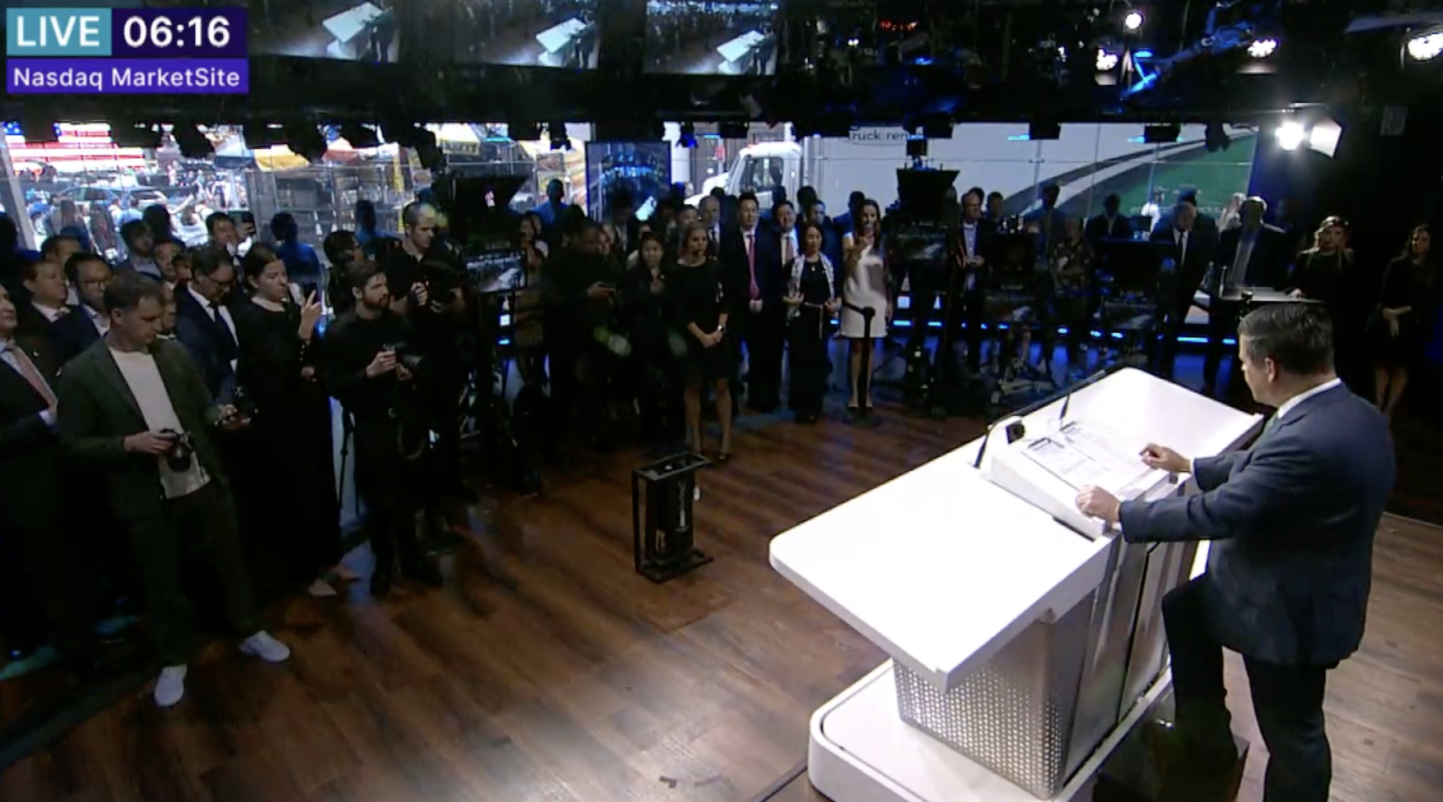 VinFast chính thức niêm yết trên sàn NASDAQ, giá trị vốn hóa hơn 23 tỷ USD screen-shot-2023-08-15-at-202408.png