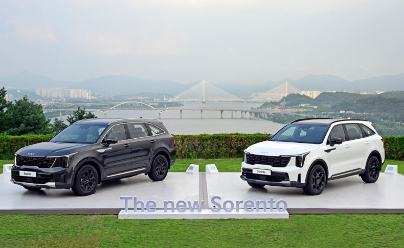 Kia Sorento Facelift 2024 bán chạy gấp đôi Hyundai Santa Fe 2024 đời mới Kia Sorento Facelift 2024 chính thức trình làng: Thiết kế bắt mắt, nâng cấp công nghệ kia-sorento-facelift1.jpg