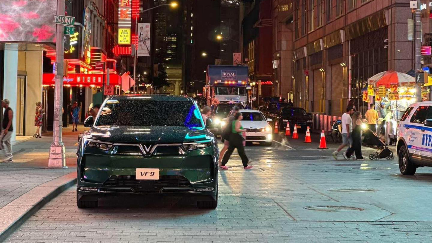 VinFast tặng mỗi thành viên Cộng đồng phần quà tương đương 30 cổ phiếu VFS vinfast.jpeg