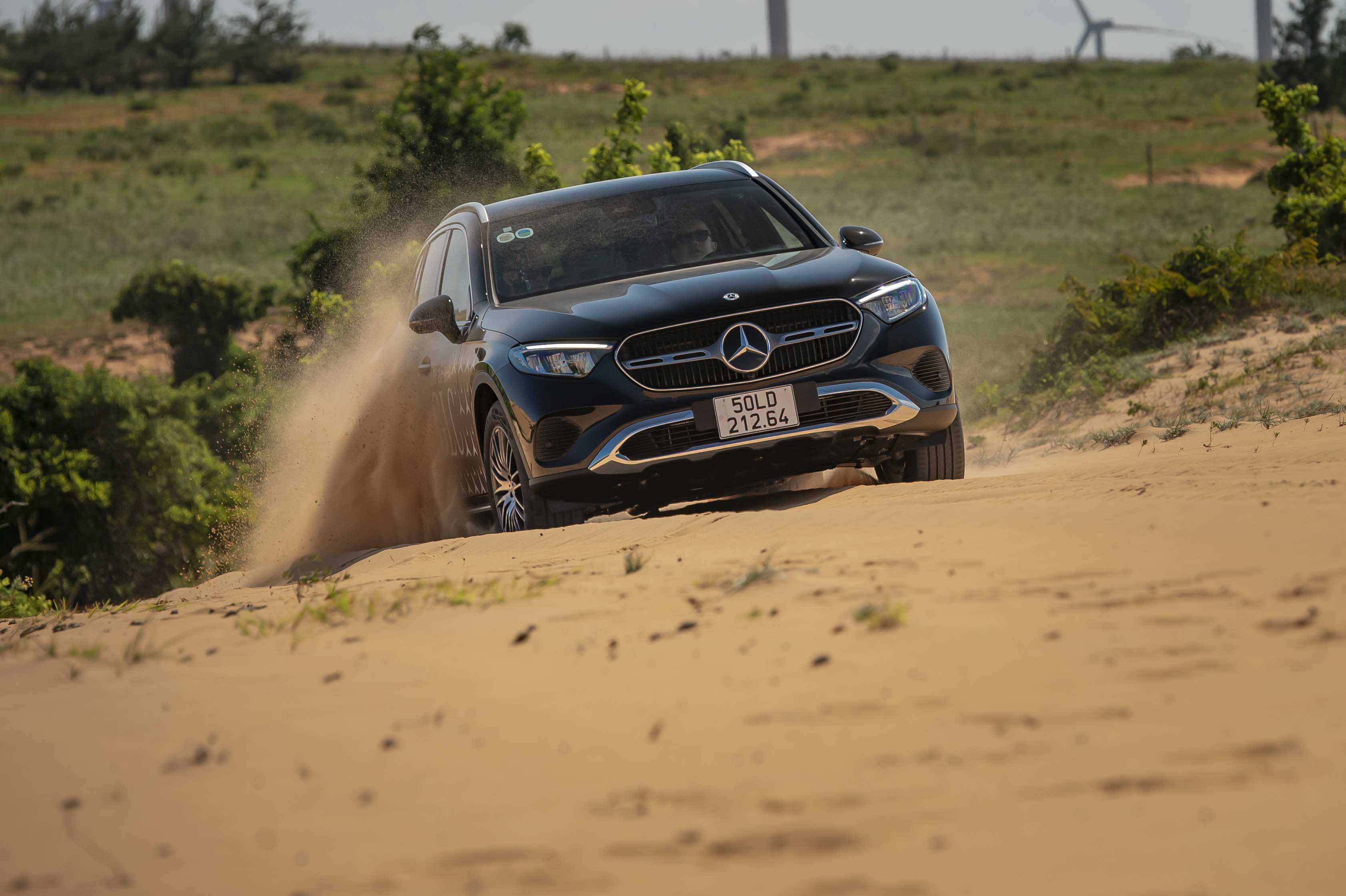 Mang xe sang Mercedes-Benz GLC 2023 đại phá “tiểu sa mạc Sahara” ở Việt Nam Mercedes-Benz GLC thế hệ mới 16.jpg