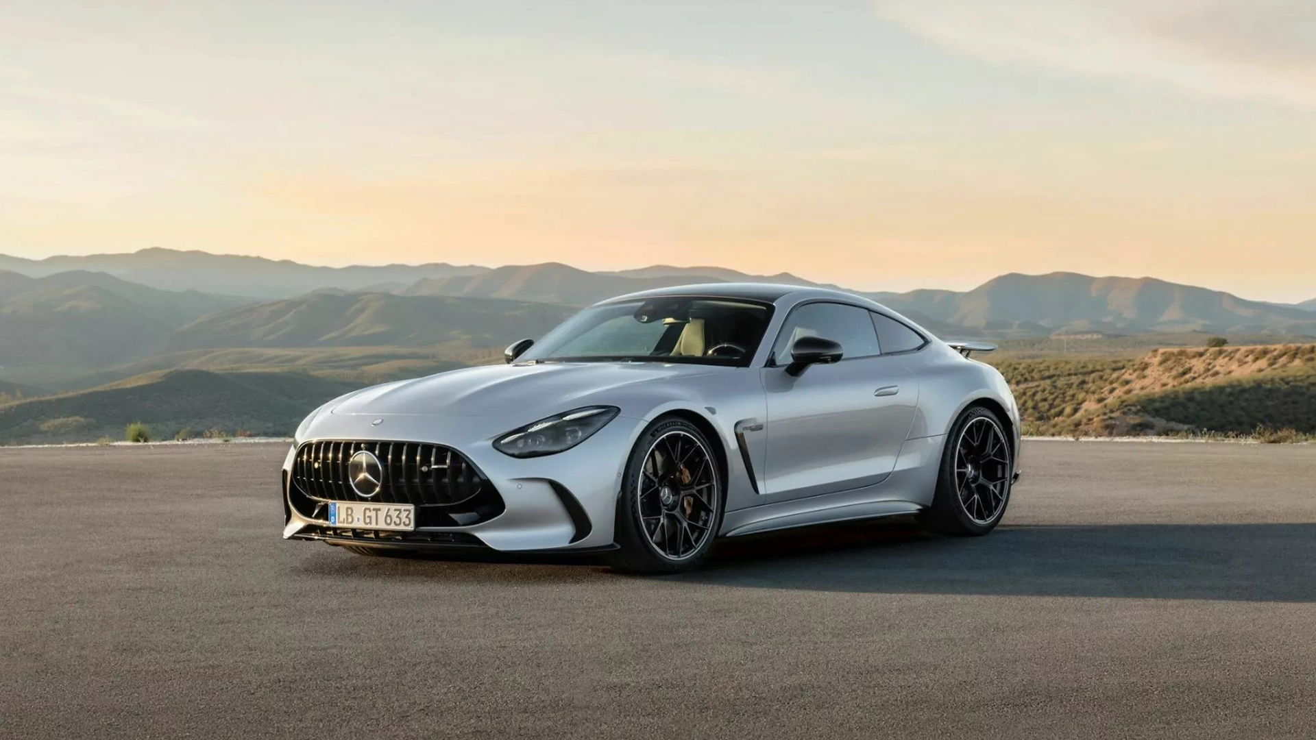 Mercedes-AMG GT 2024 ra mắt: nâng cấp từ tiện nghi đến hiệu năng