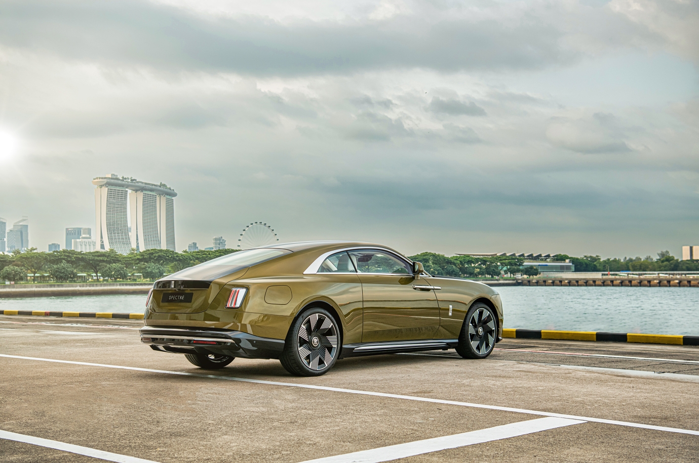Xe điện Rolls-Royce Spectre ra mắt tại Singapore, giá quy đổi hơn 37 tỷ VNĐ rolls-royce-spectre-autodaily-4.jpg
