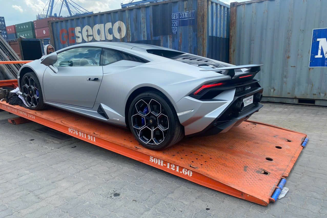 "Siêu bò" Lamborghini Huracan Tecnica trên 20 tỷ tiếp theo về Việt Nam: Ngoại thất màu độc khác biệt với 2 chiếc còn lại