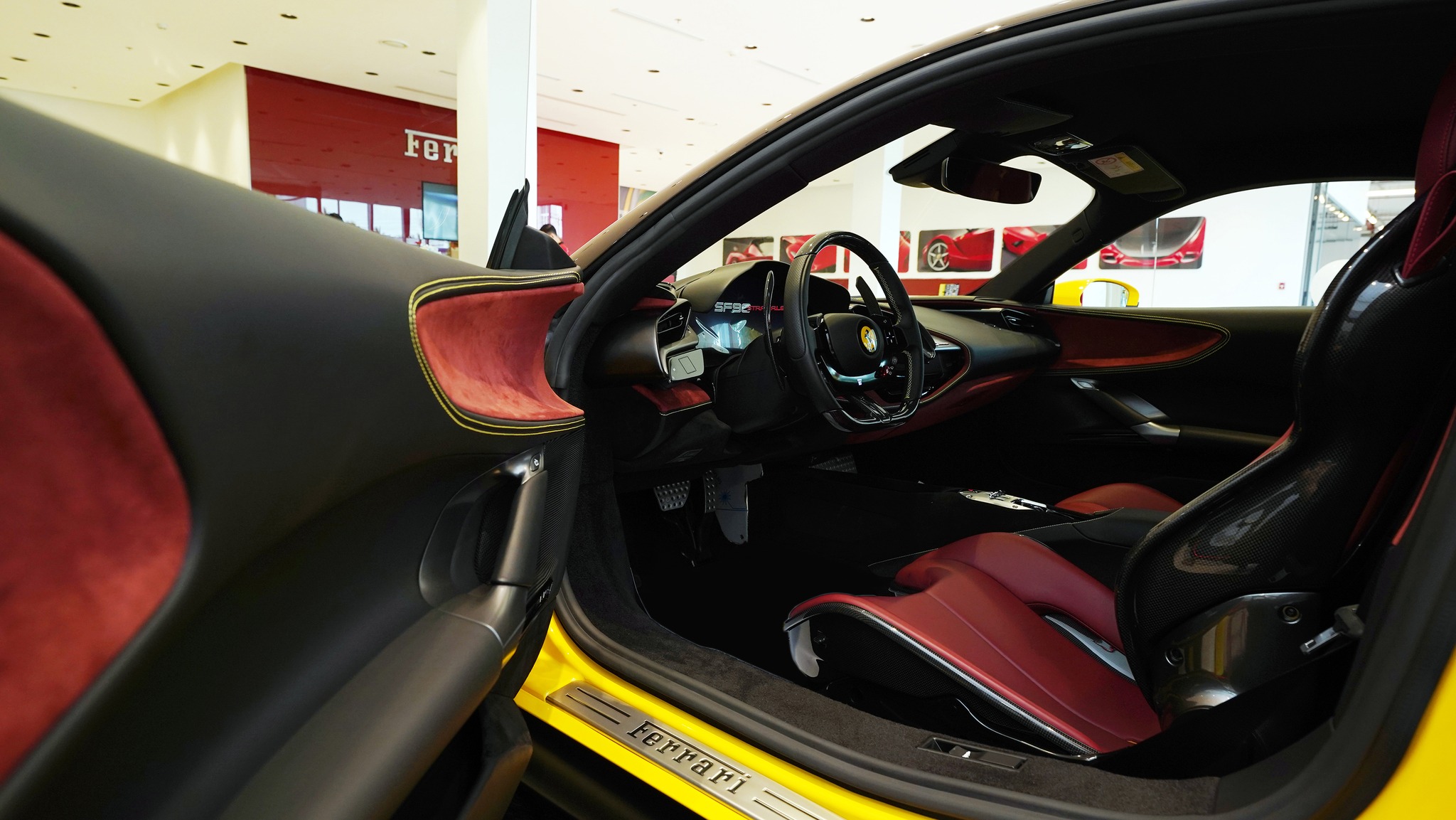 Doanh nhân Hoàng Kim Khánh tậu Ferrari SF90 Stradale trị giá hơn 40 tỷ sf90-hkk-autodaily-6.jpg