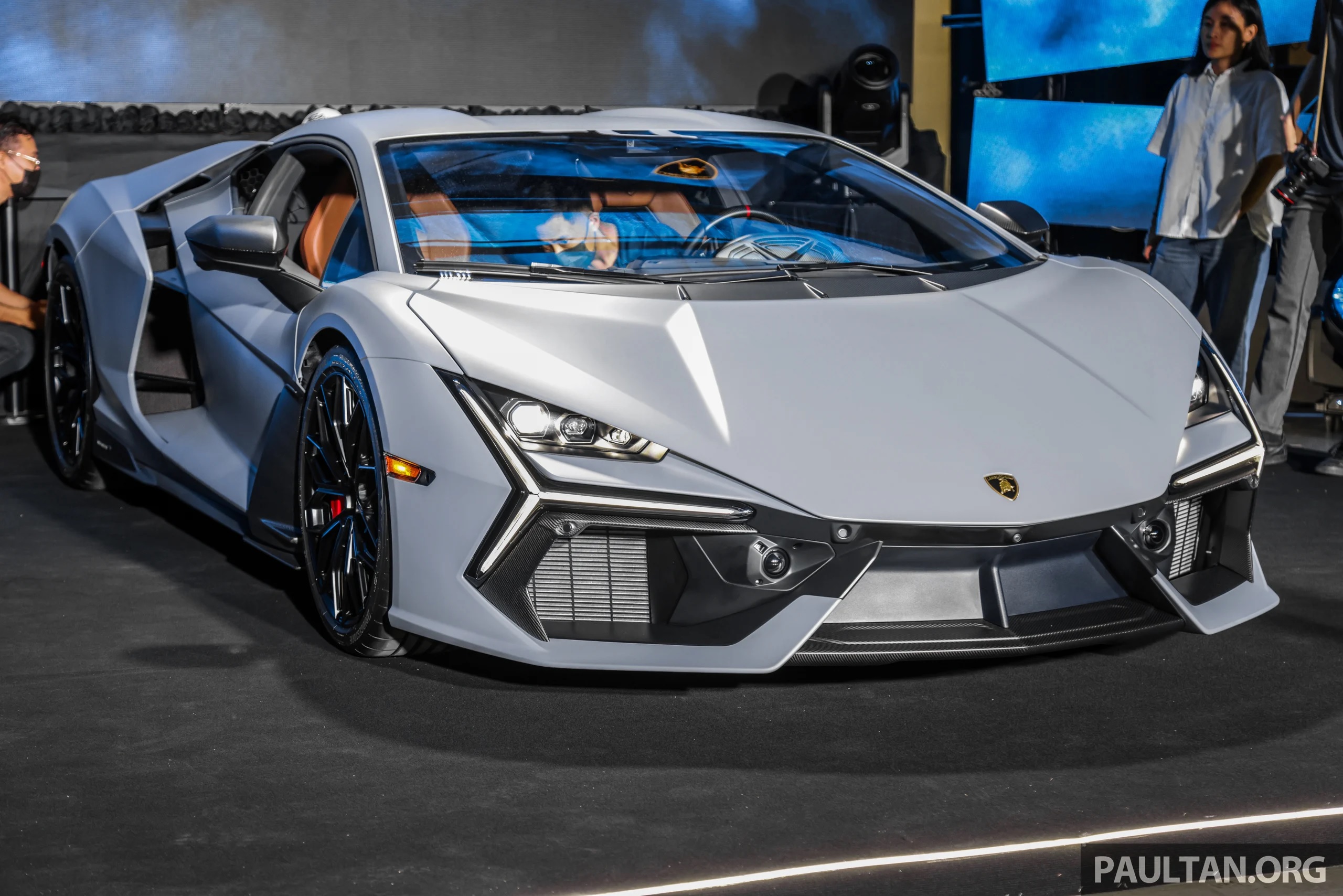 Lamborghini Revuelto ra mắt tại Malaysia, giá quy đổi lên tới 32 tỷ đồng lamborghini-revuelto-autodaily-1.jpg