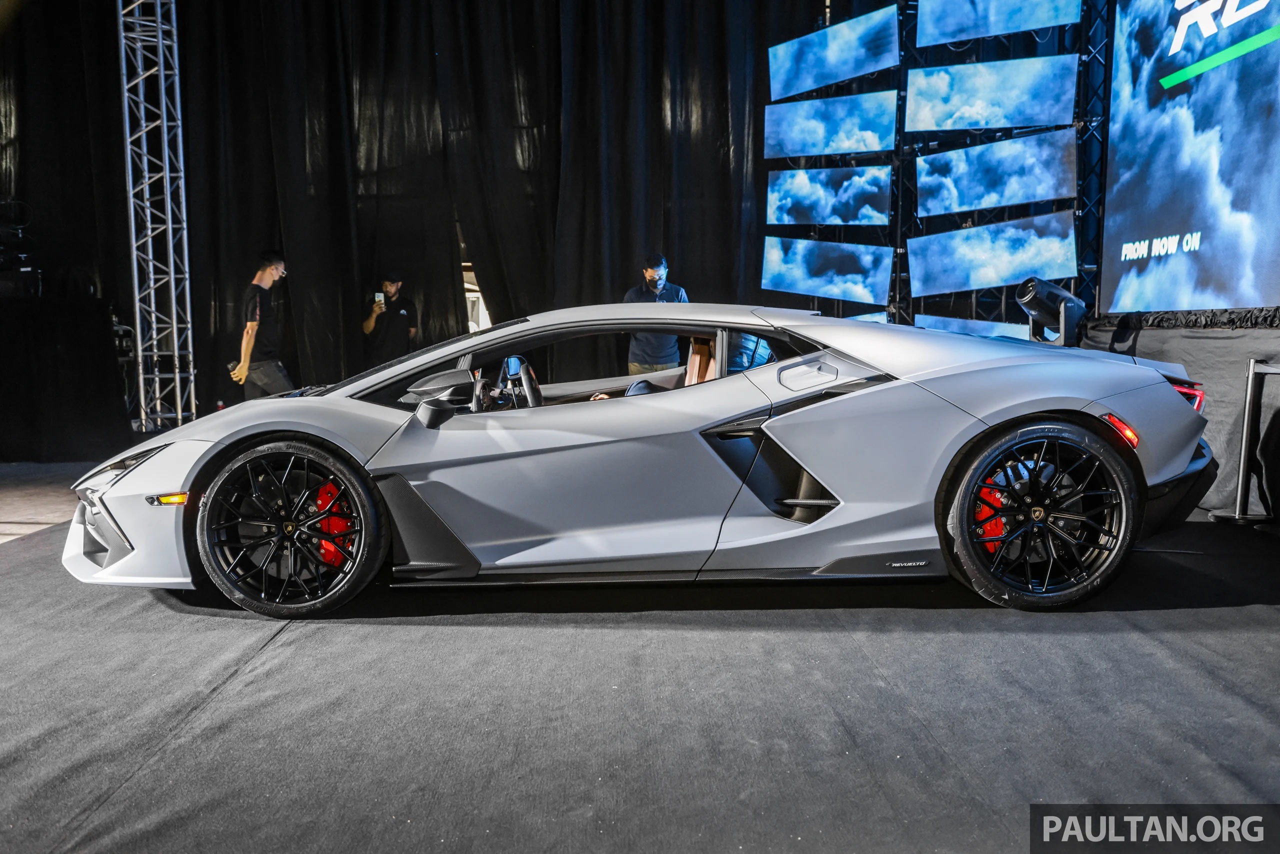 Lamborghini Revuelto ra mắt tại Malaysia, giá quy đổi lên tới 32 tỷ đồng lamborghini-revuelto-autodaily-4.jpg