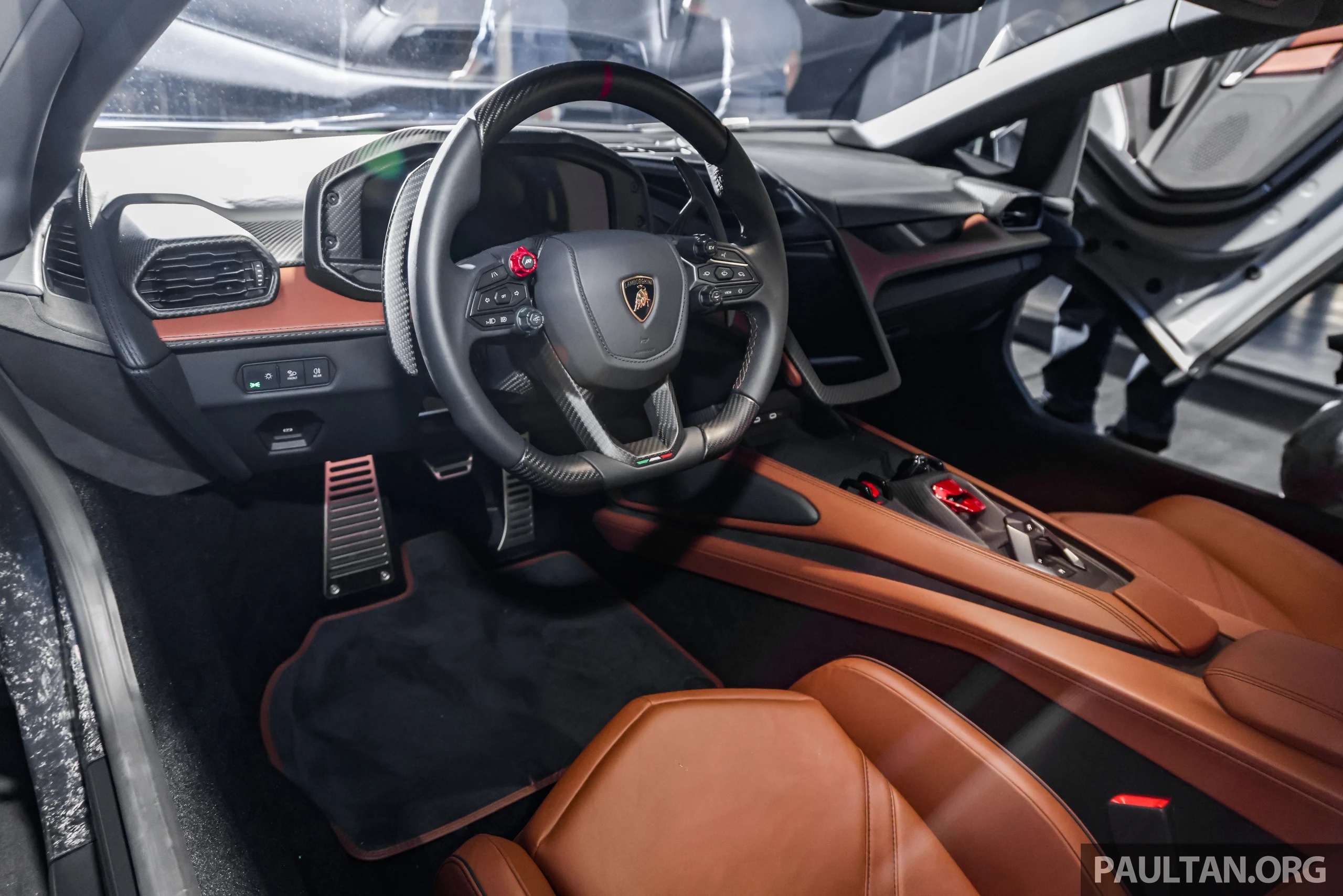 Lamborghini Revuelto ra mắt tại Malaysia, giá quy đổi lên tới 32 tỷ đồng lamborghini-revuelto-autodaily-7.jpg