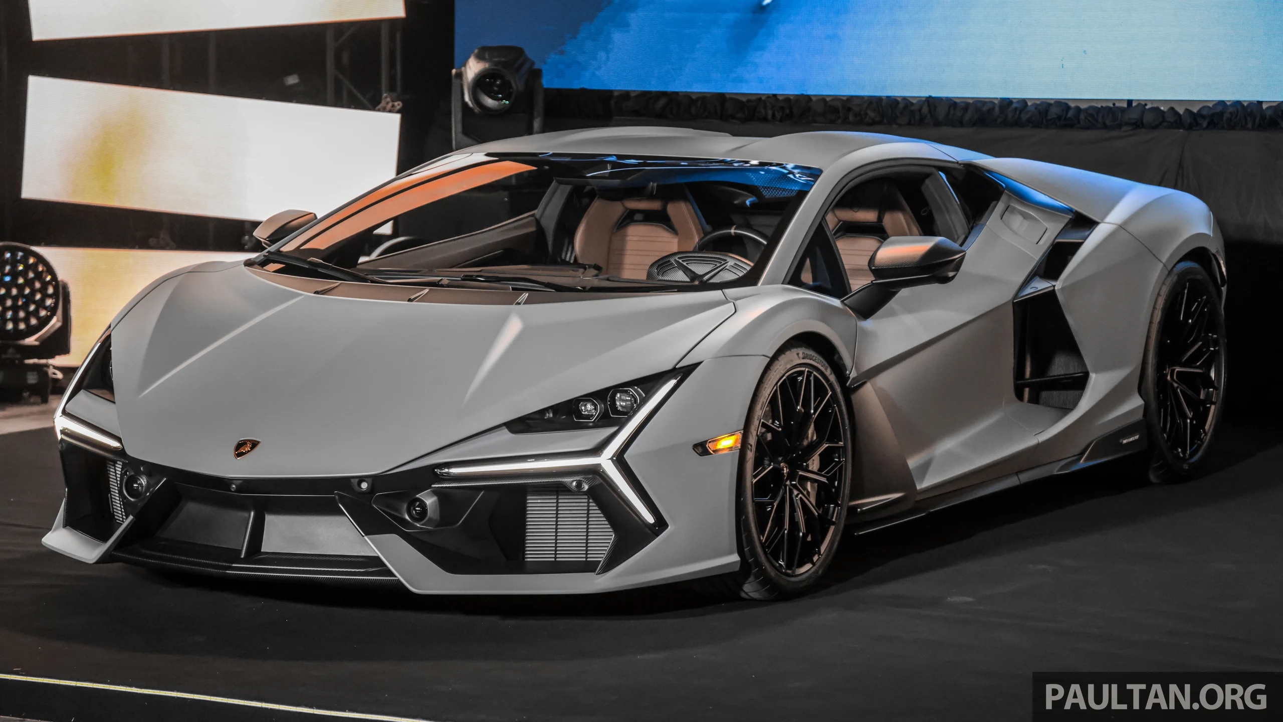 Lamborghini Revuelto ra mắt tại Malaysia, giá quy đổi lên tới 32 tỷ đồng