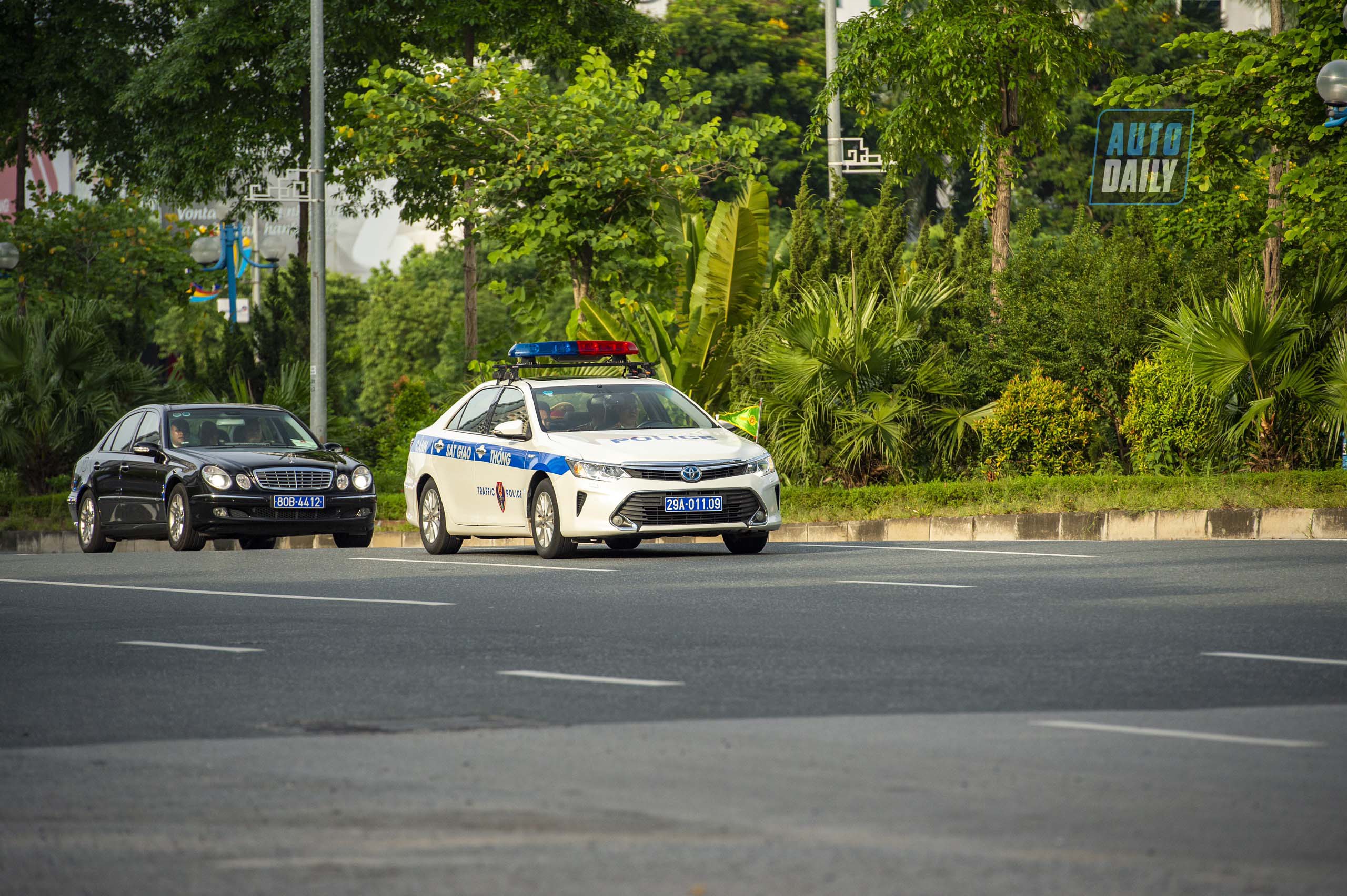 Đoàn xe chở Tổng thống Mỹ và đoàn tháp tùng đến Phủ chủ tịch tong-thong-my-02.jpg