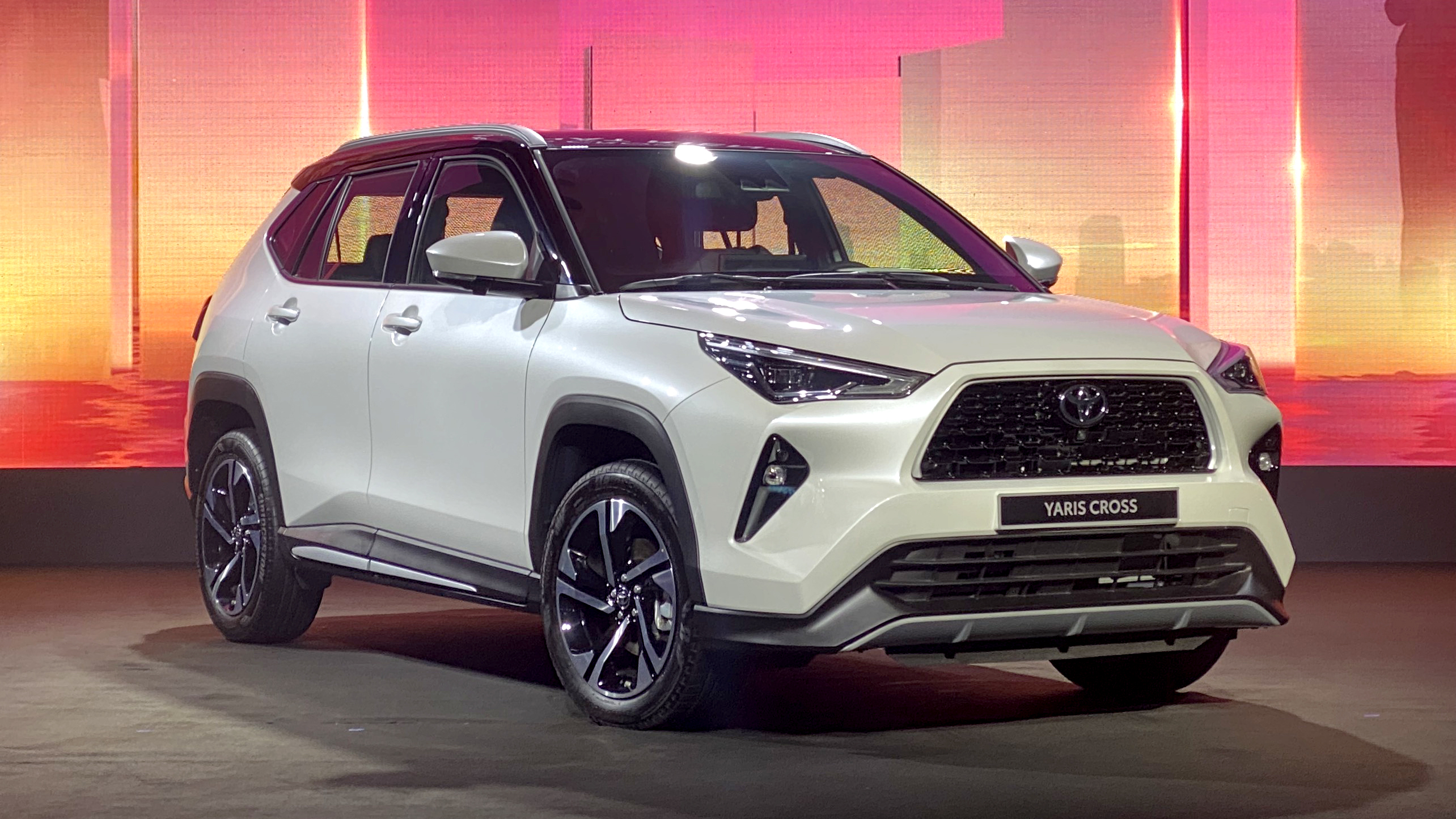 Toyota Yaris Cross 2024 chính thức ra mắt tại Việt Nam, giá từ 730 triệu yaris-cross-02.jpg