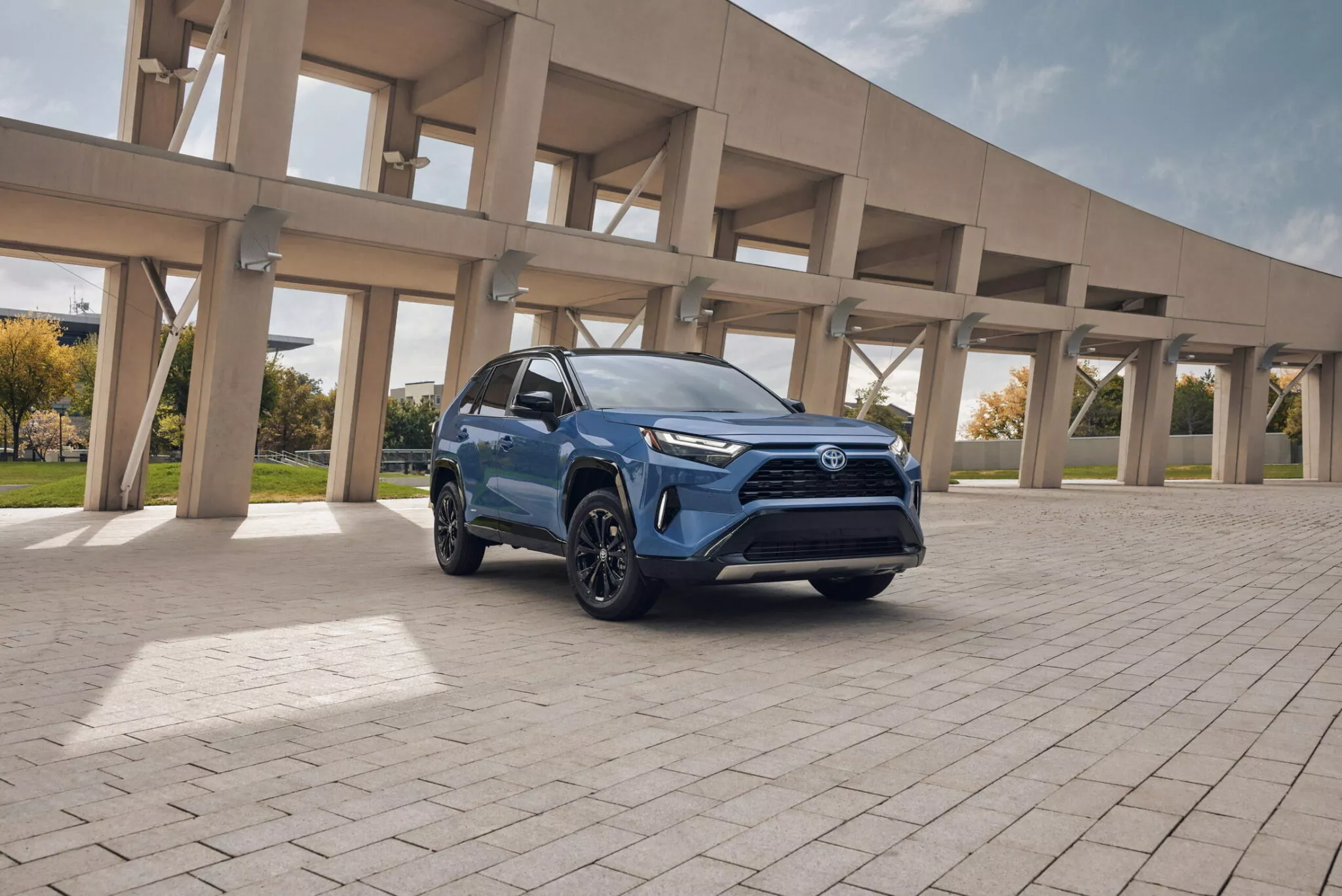 2024-toyota-rav4-1-2048x1367.webp