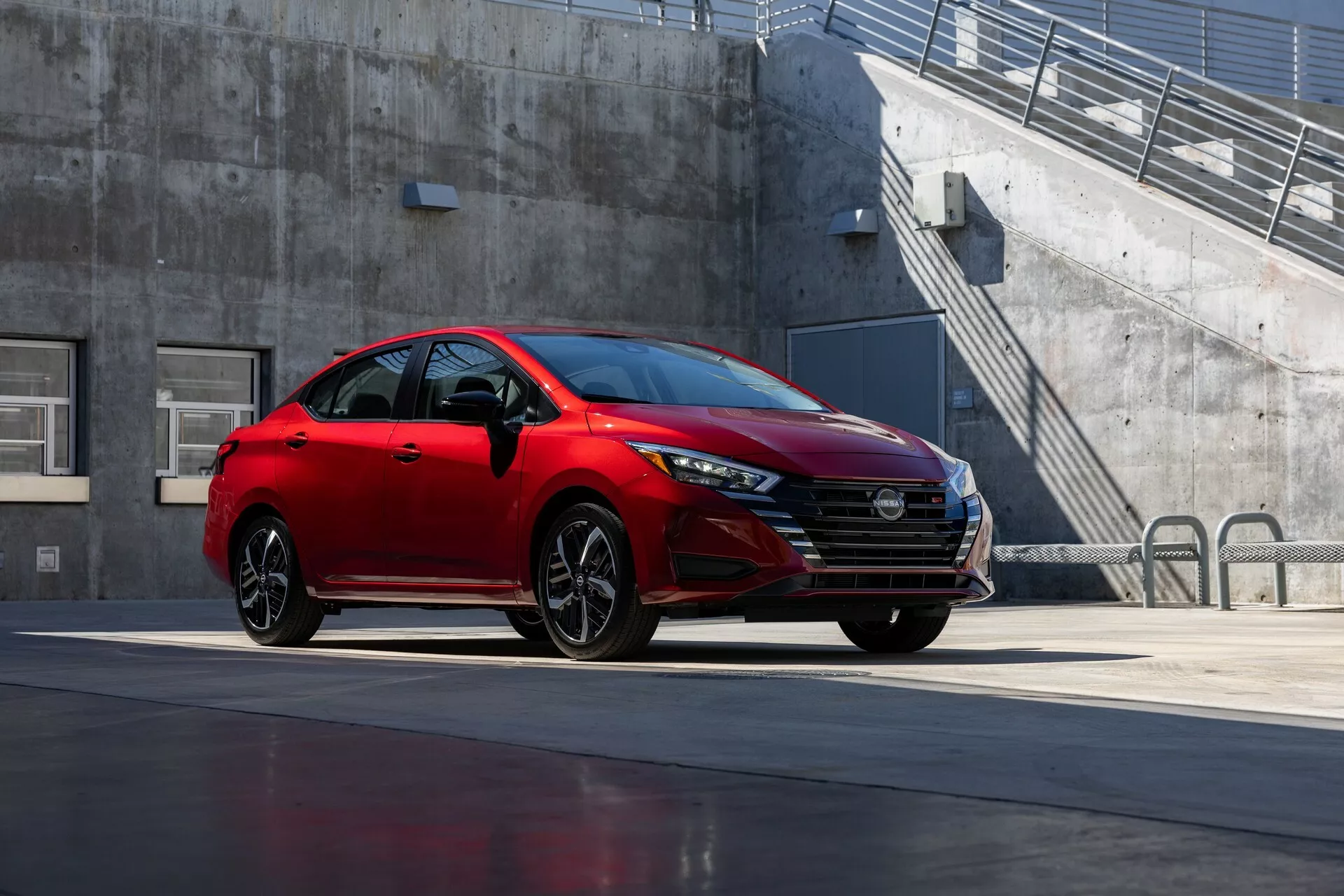 2024-nissan-versa-926-8.webp
