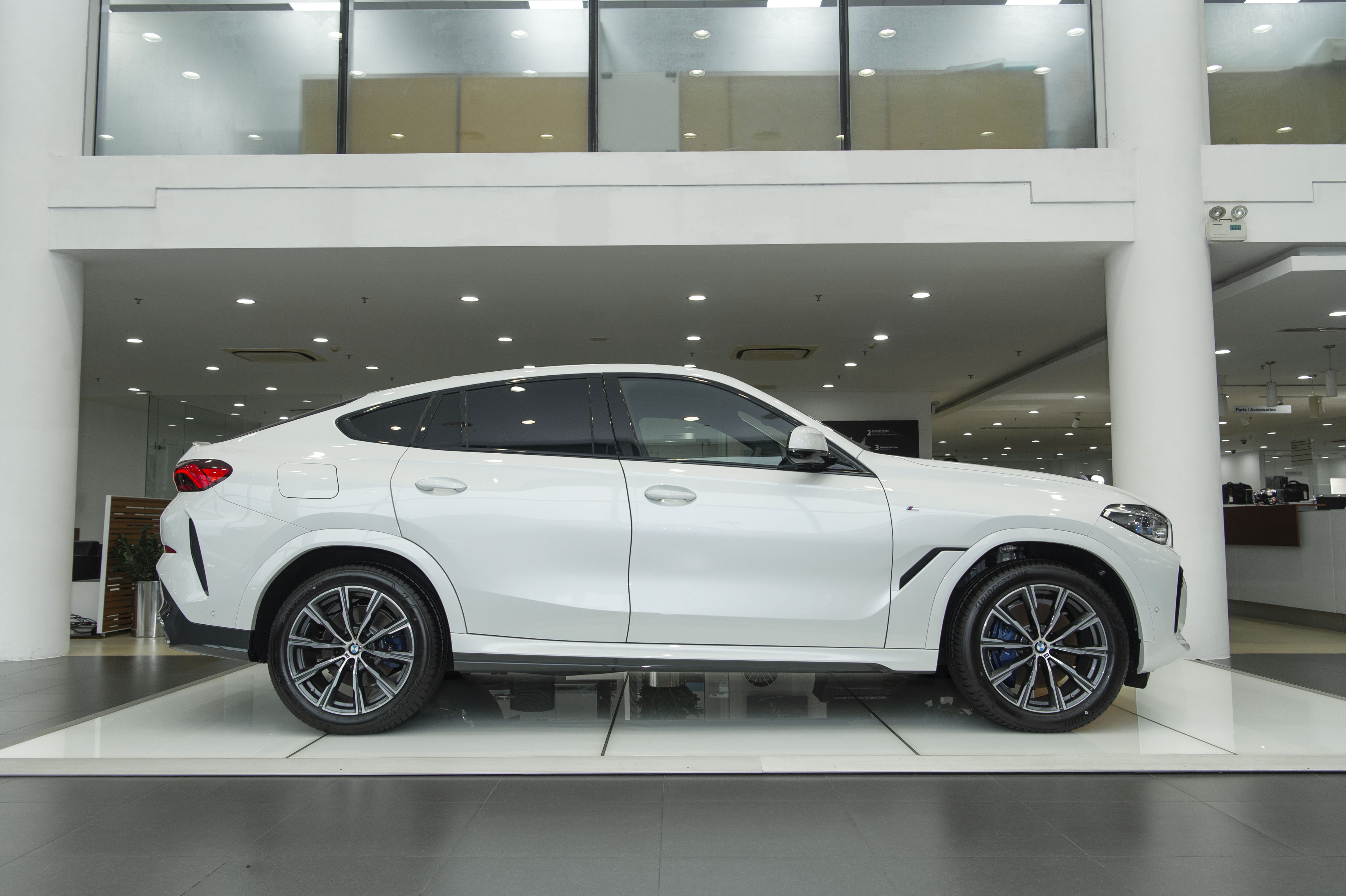 BMW X6 – Đẳng cấp dẫn đầu của SAC đầu bảng xứ Bavaria bmw-x6-13.JPG