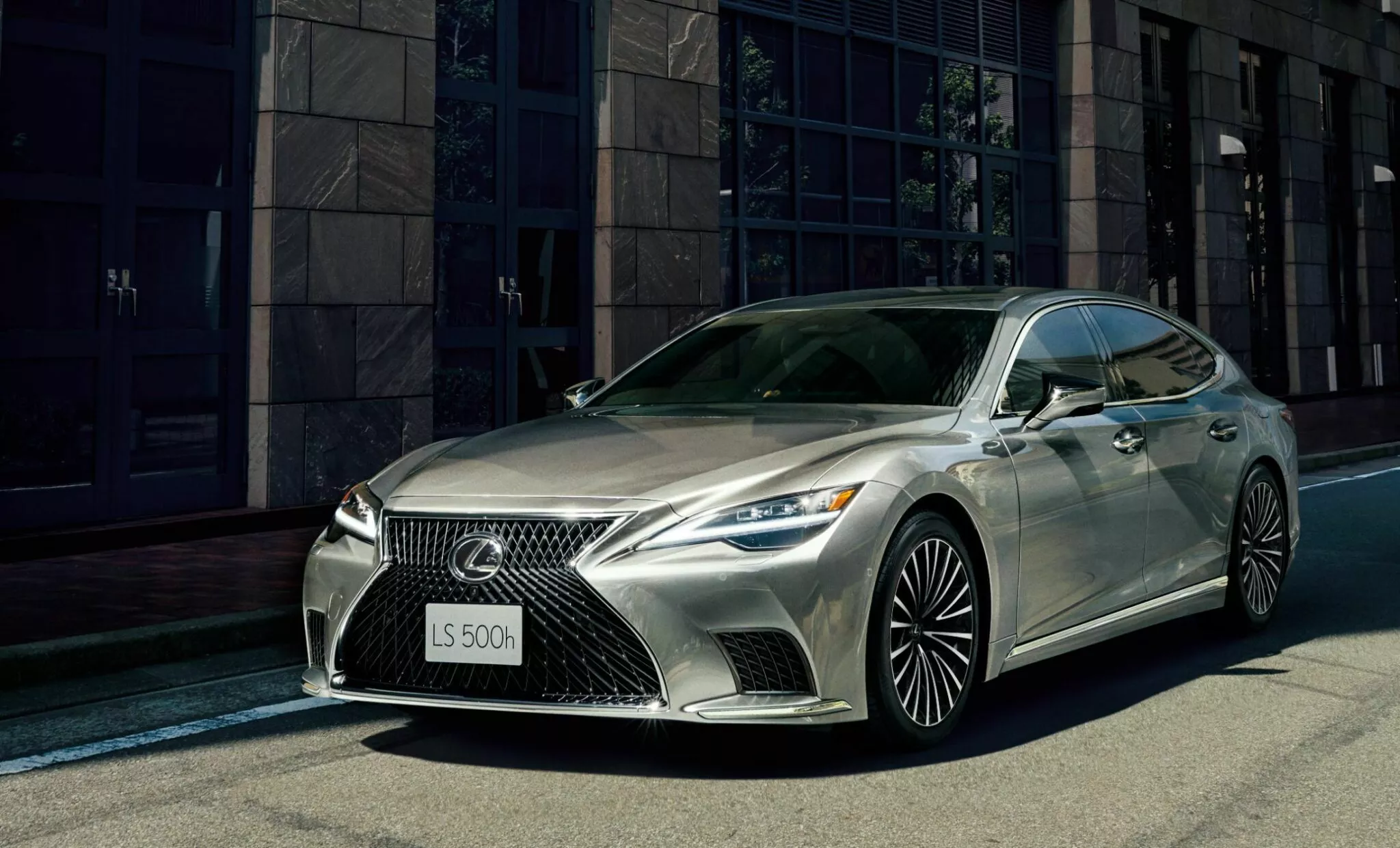 Lexus LS 2024 gets upgraded equipment and safety technology 2024-lexus-ls-japan-1-2048x1241.webp