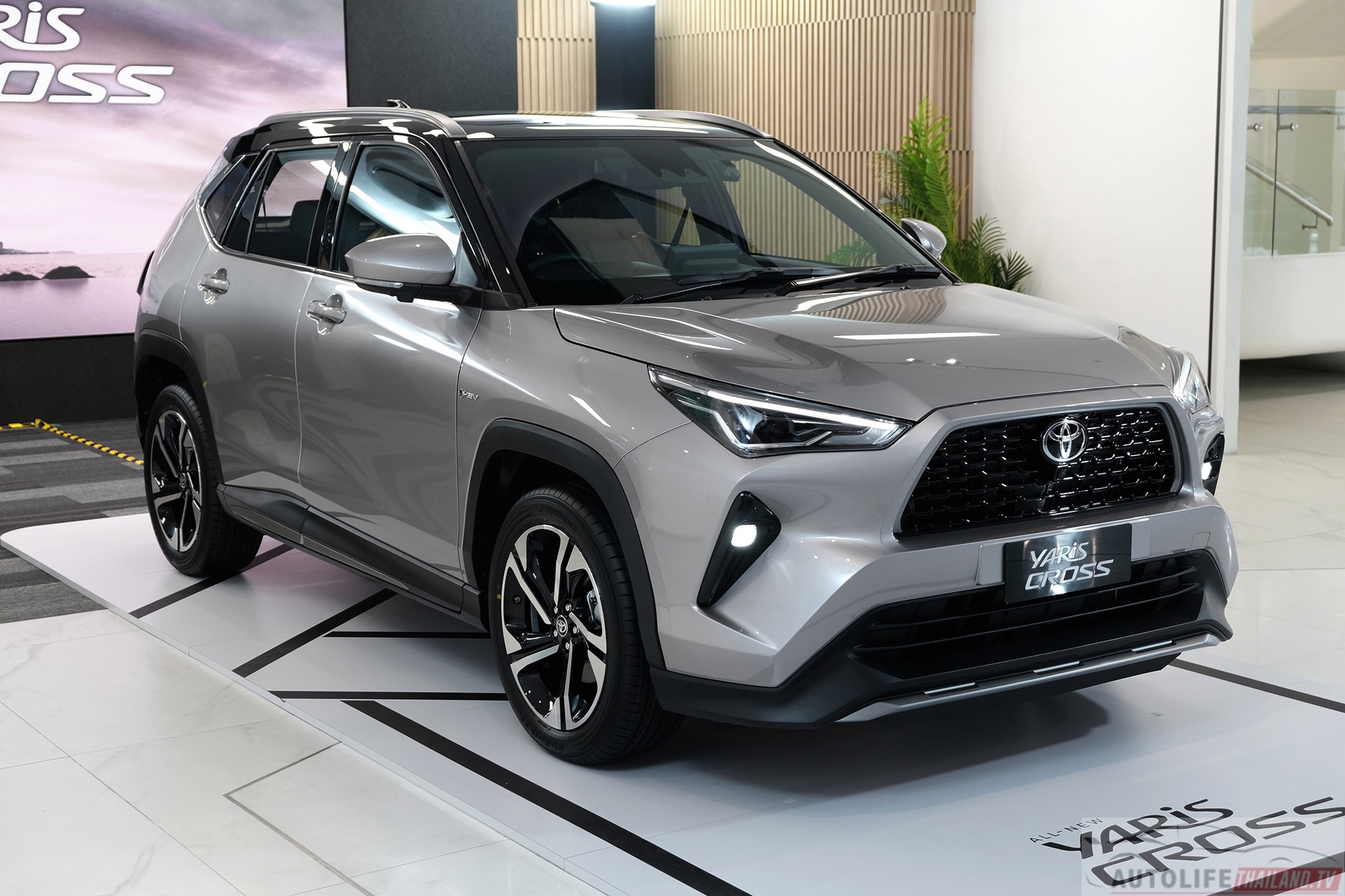 Toyota Yaris Cross 2024 launched in Thailand: Only available in hybrid transmission, extremely attractive price toyota-yaris-cross-2024-6.jpg
