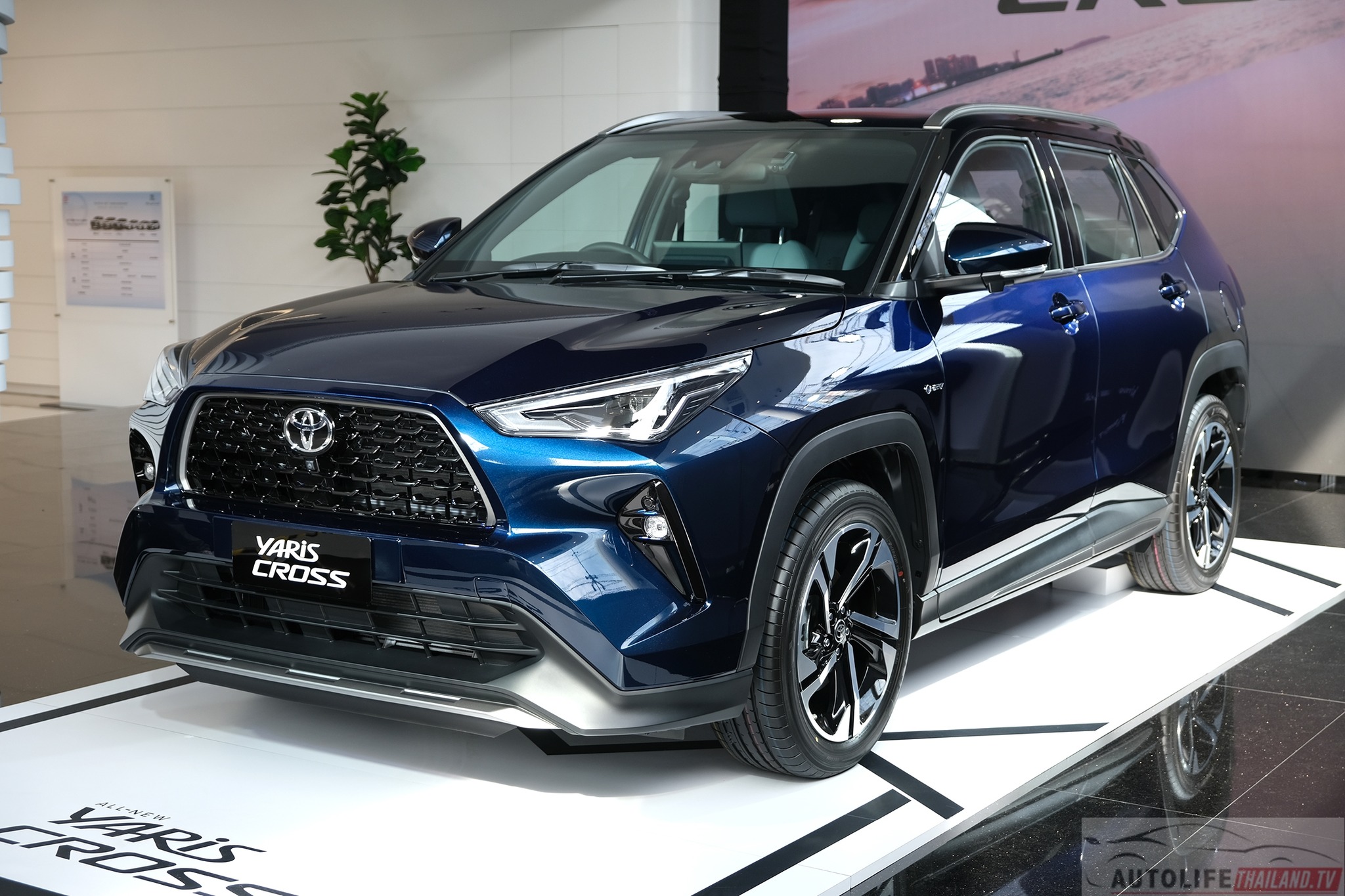 Toyota Yaris Cross 2024 launched in Thailand: Only available in hybrid transmission, extremely attractive price toyota-yaris-cross-2024.jpg