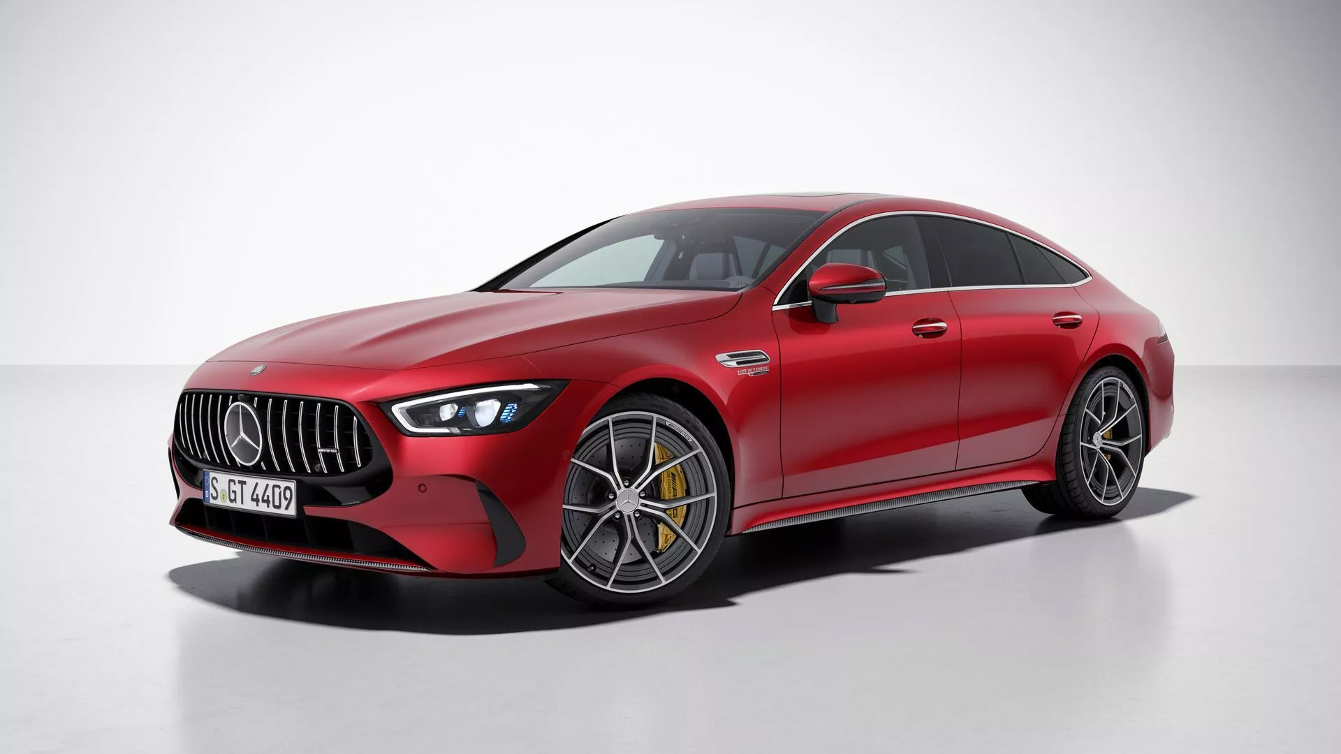 Mercedes-AMG GT 63 E Performance 2024 ra mắt với diện mạo mới, giá từ 218.884 USD