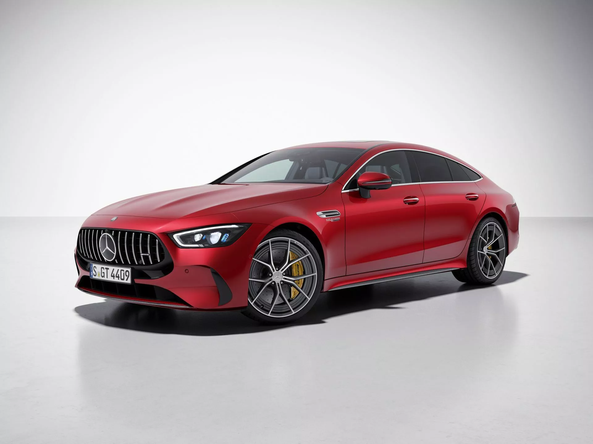 Mercedes-AMG GT 63 E Performance 2024 debuts with new look, priced from 218,884 USD 2024-mercedes-amg-gt-63-e-performance-1.webp