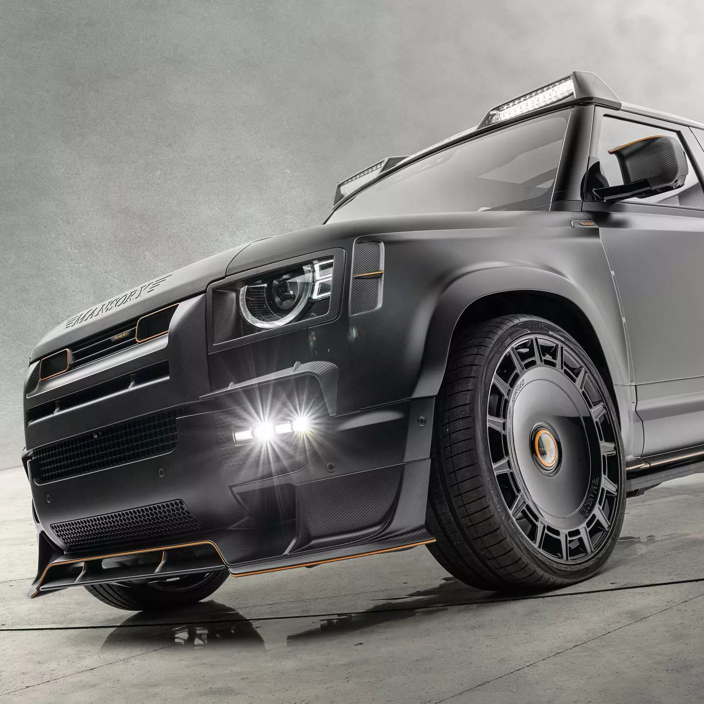 Check out the cool Mansory modified Land Rover Defender mansory-land-rover-defender-6.webp