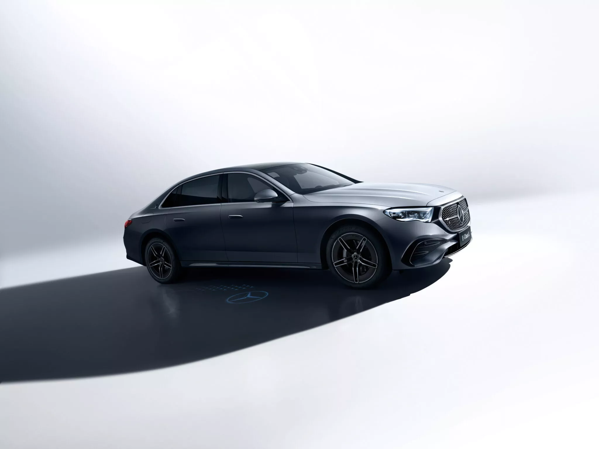 Mercedes E-Class L 2024 launches, adding many amenities for rear passengers 2024-mercedes-benz-e-class-l-amg-line-1-2048x1536.webp