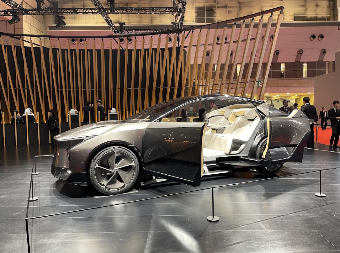 Lexus trưng bày tương lai của xe điện tại triển lãm Japan Mobility Show 2023