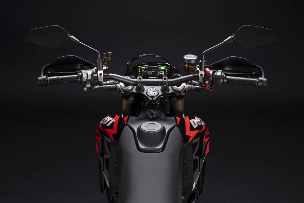 Chiêm ngưỡng Ducati Hypermotard 698 Mono, động cơ dành cho đường trường Ducati Hypermotard 698 Mono RVE 1.jpg
