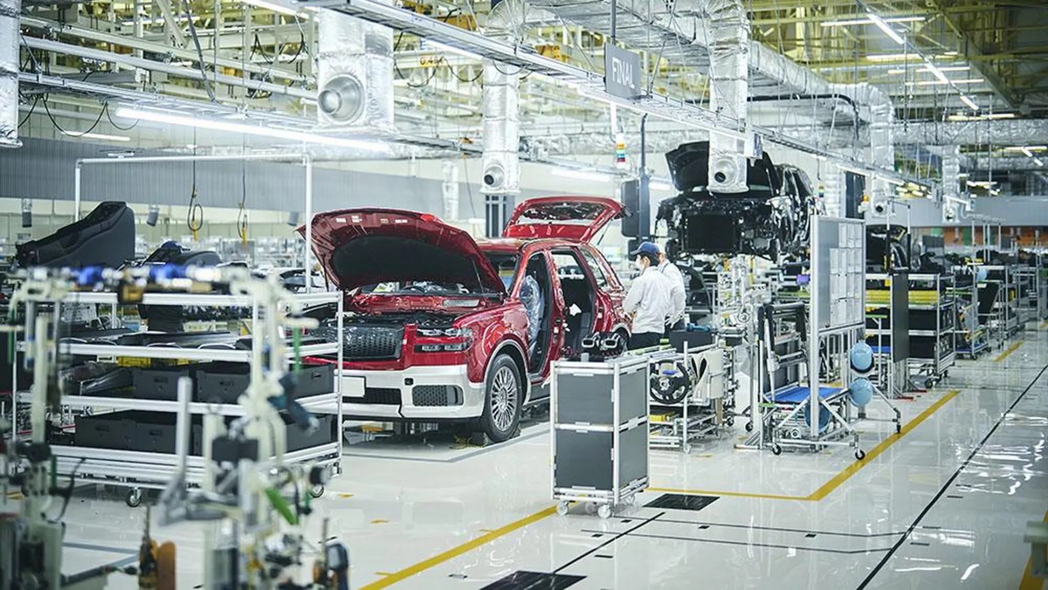 Đắt nhưng xắt ra miếng: Toyota Century 2024 đòi hỏi thợ lắp ráp kĩ càng hơn toyota-century-autodaily-1.jpg