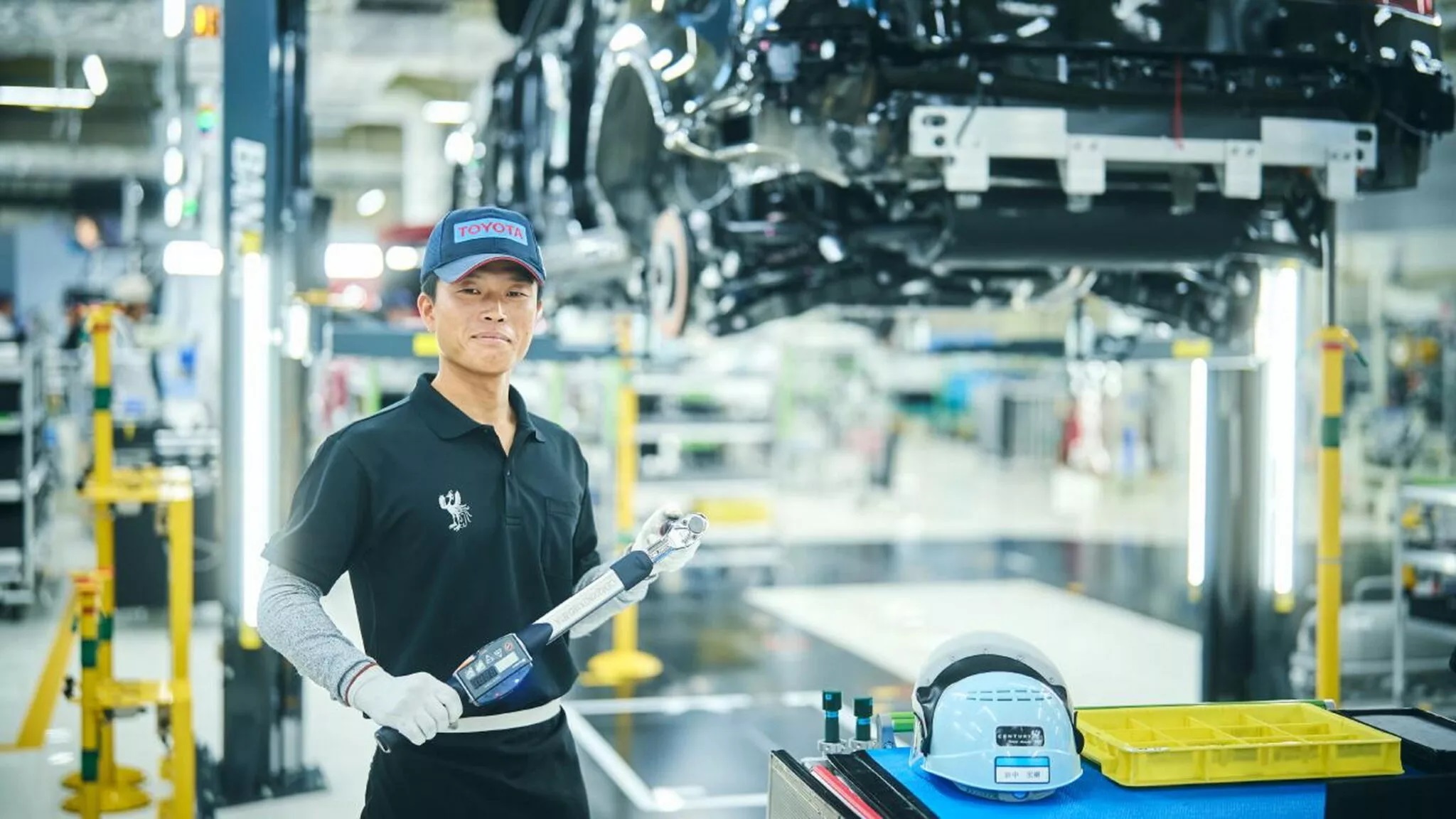 Đắt nhưng xắt ra miếng: Toyota Century 2024 đòi hỏi thợ lắp ráp kĩ càng hơn toyota-century-autodaily-2.jpg