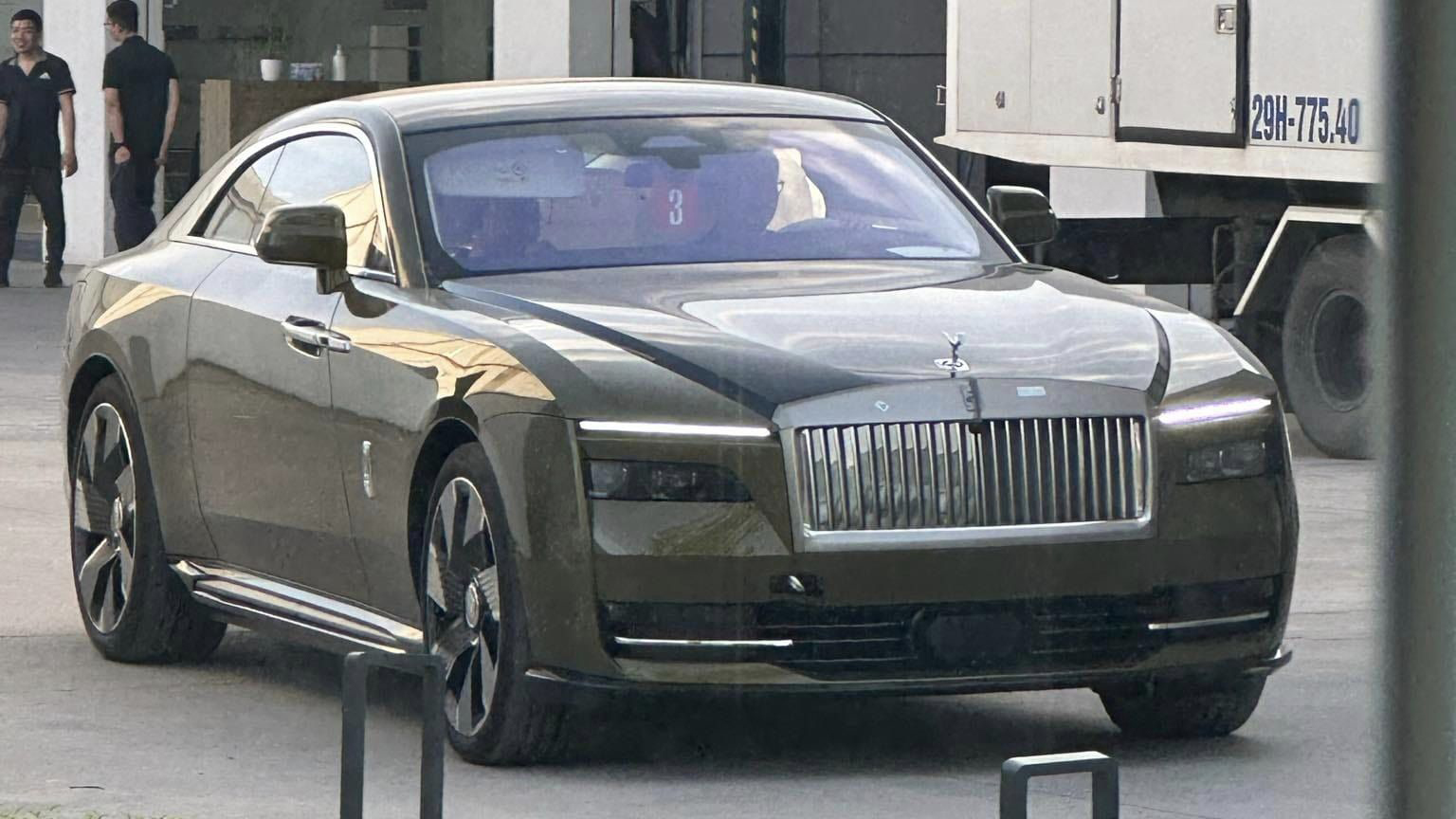 Rolls-Royce Spectre xuất hiện tại Hà Nội: giá từ 18 tỷ đồng, đi 530 km/lần sạc