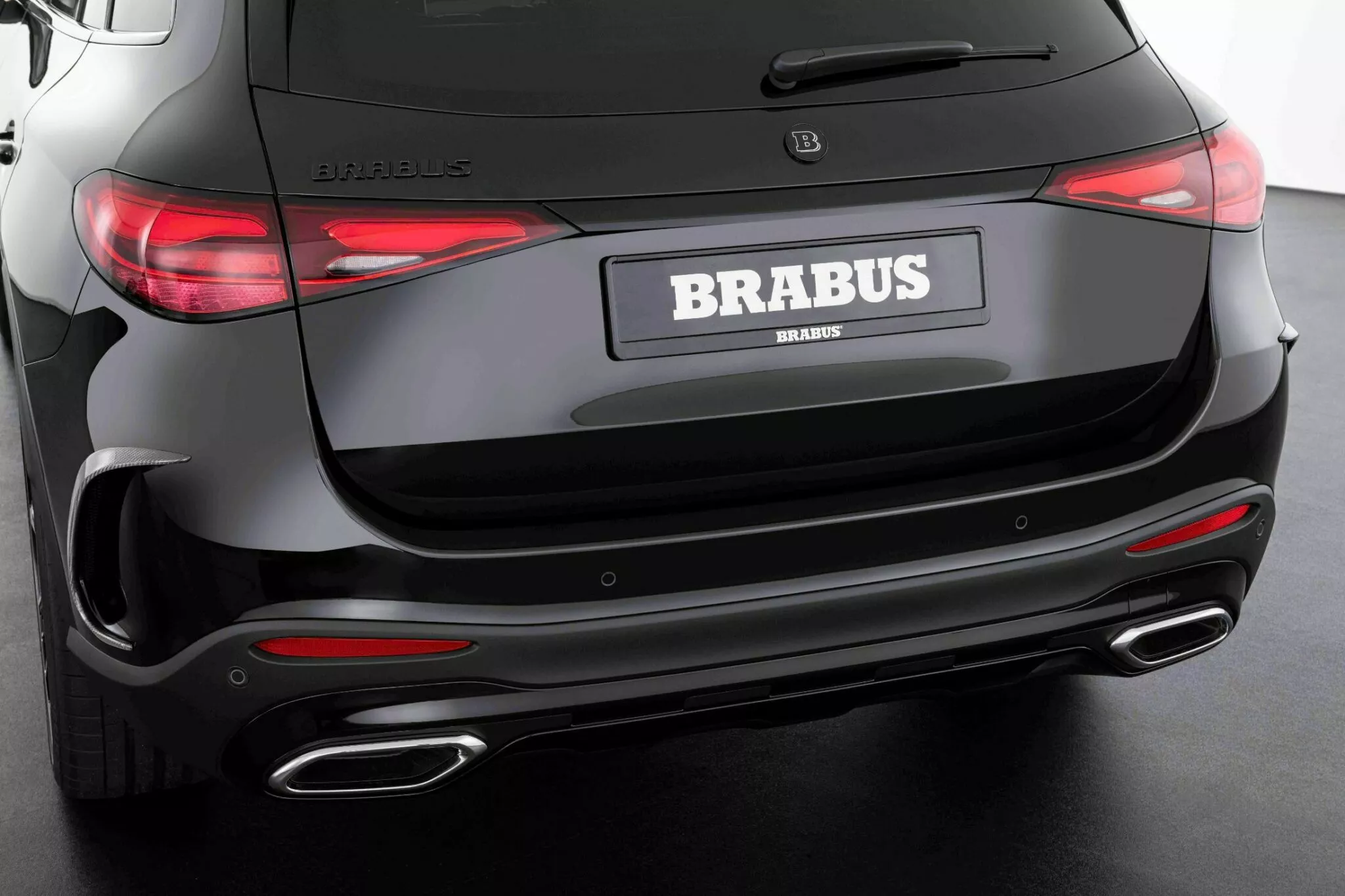 Mercedes-Benz GLC 300 bản độ Brabus: Mạnh mẽ hơn, thể thao hơn mercedes-benz-glc-300-4matic-brabus-studio-17-2048x1366.webp