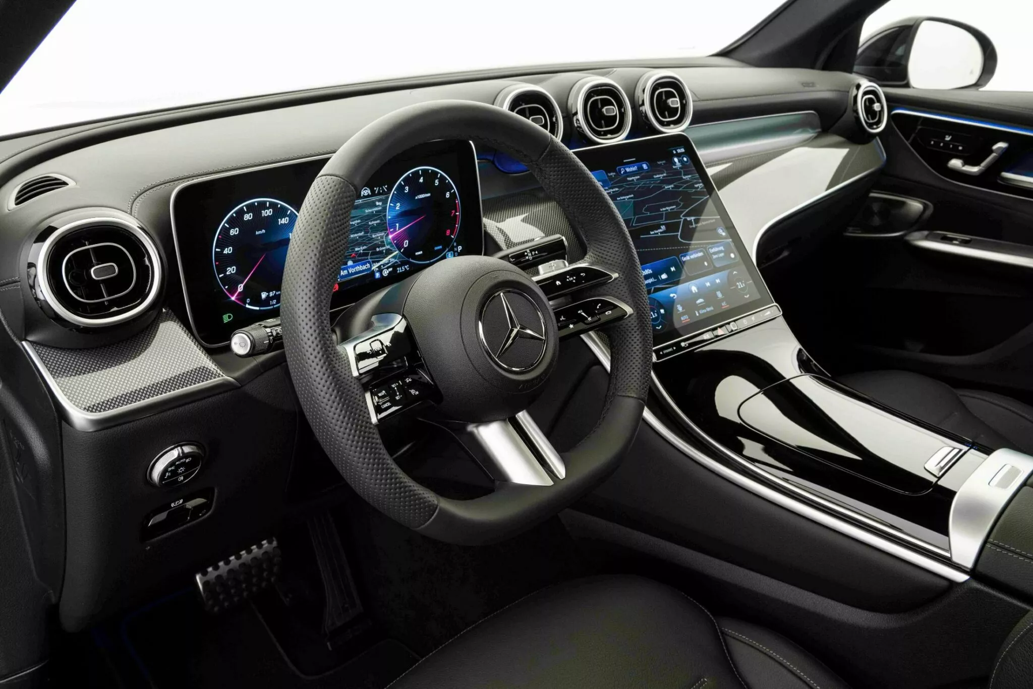 Mercedes-Benz GLC 300 bản độ Brabus: Mạnh mẽ hơn, thể thao hơn mercedes-benz-glc-300-4matic-brabus-studio-19-2048x1366.webp